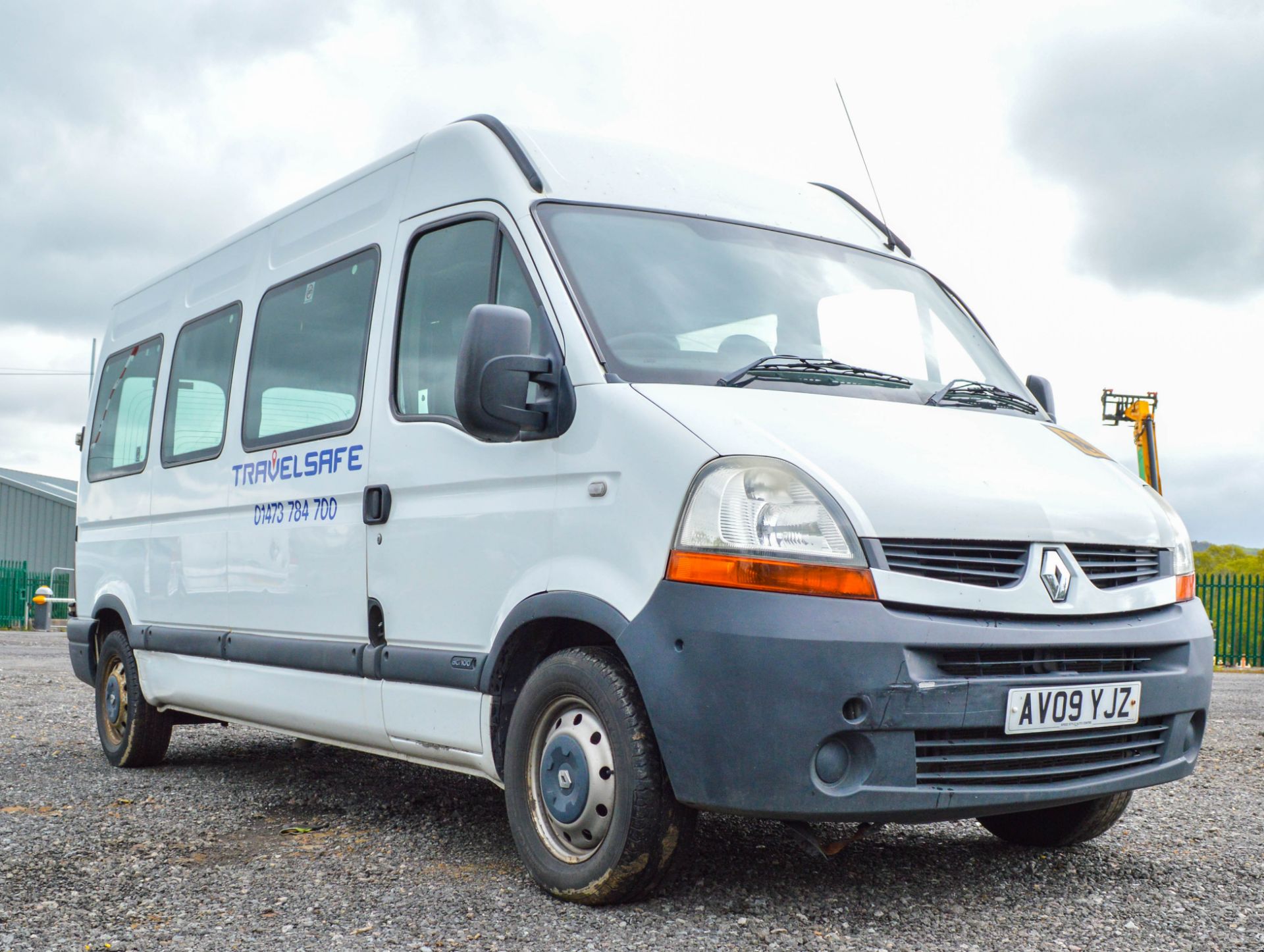 Renault Master LM35 DCI 100 mini bus Reg No: AV09 YJZ Date of First Registration: 31/07/2009 MOT - Image 2 of 27