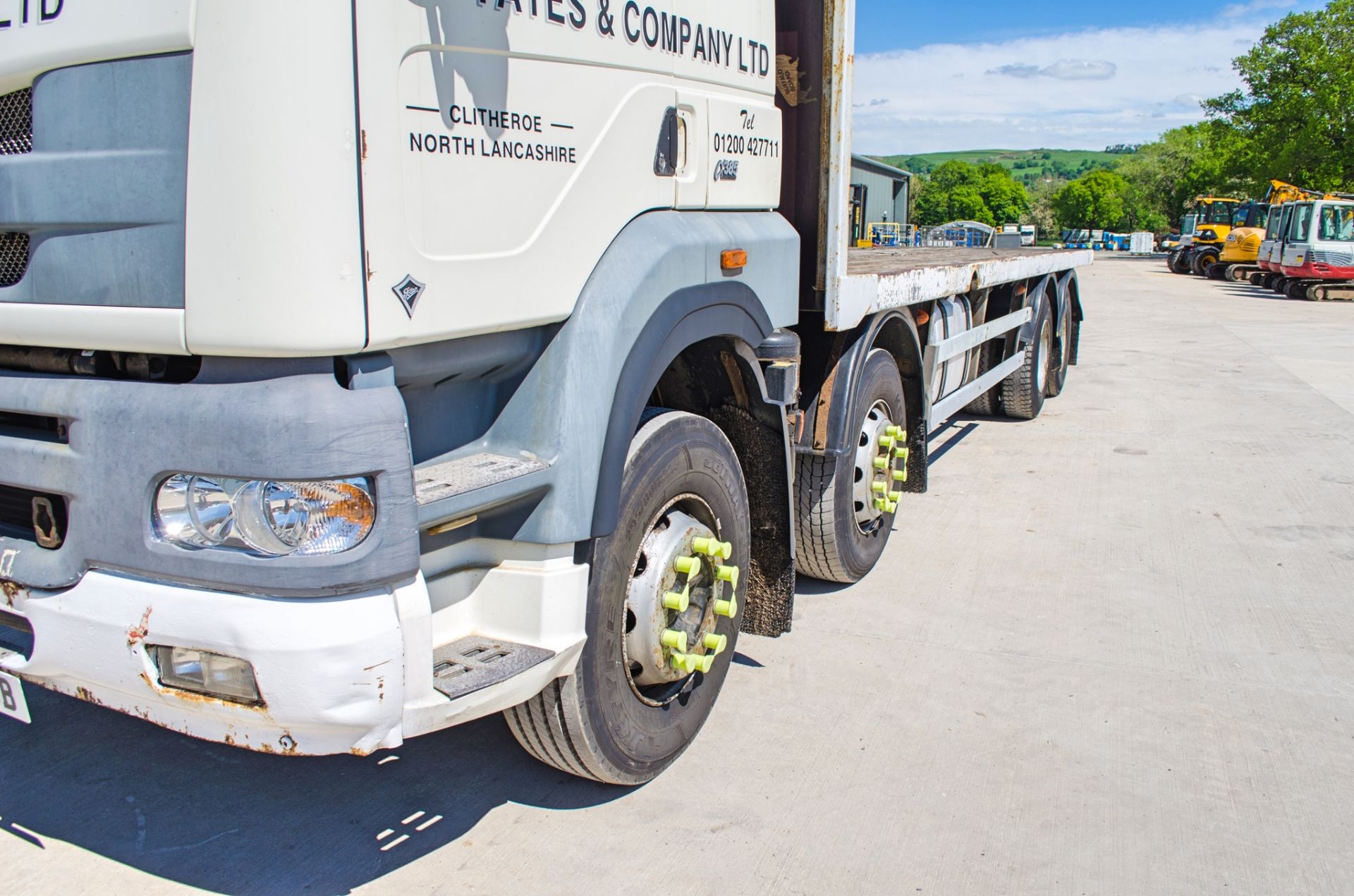 Foden 385 32 tonne 8 wheel flat bed lorry Registration Number: MX55 AOB Date of registration: 02/ - Image 9 of 17