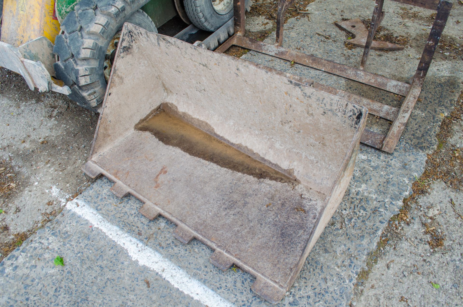 Kanga TK216 pedestrian operated petrol driven skid steer loader c/w rubber tracks, bucket, levelling - Image 14 of 15