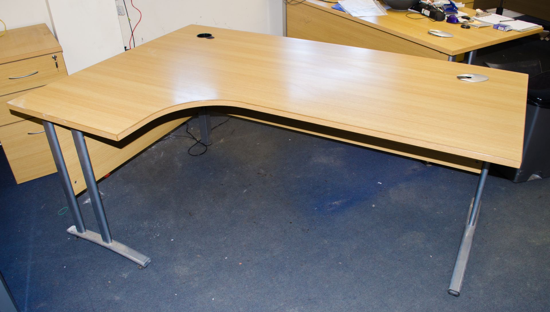 L-shaped ergonomic work station desk (Left handed) Dimensions: 180cm W, 120cm/80cm D, 70cm H