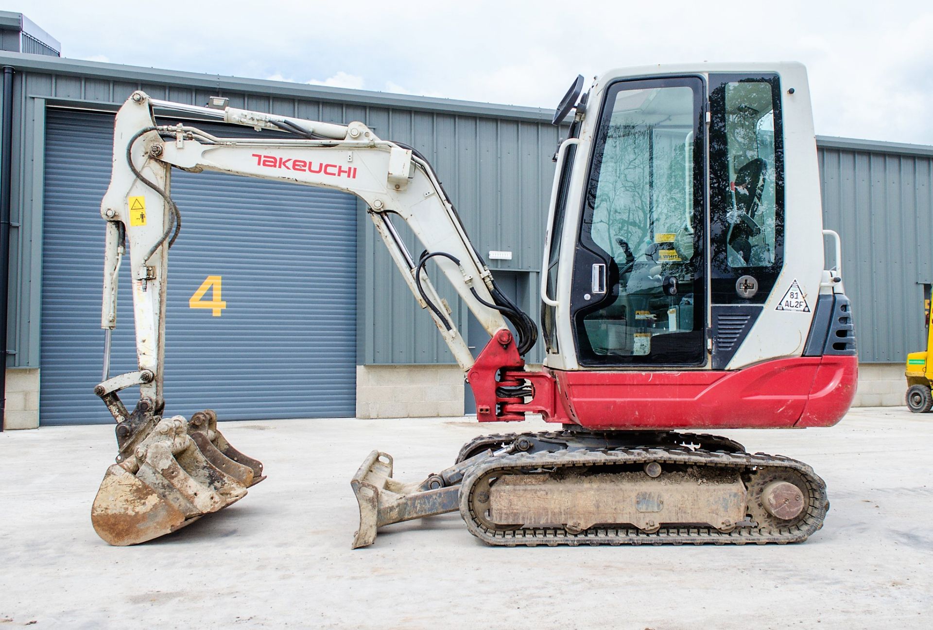 Takeuchi TB228 2.8 tonne rubber tracked mini excavator Year: 2015 S/N: 122804265 Recorded Hours: - Image 10 of 22