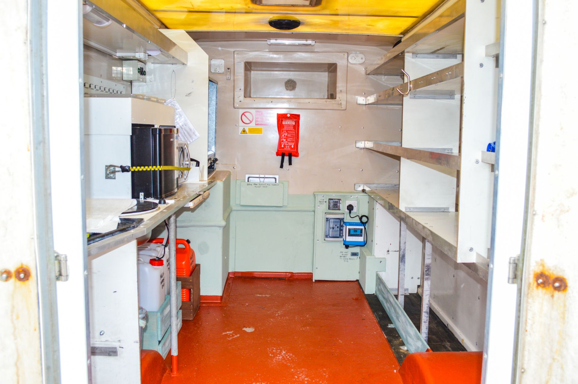 Mobile welfare unit Comprising of: Canteen and cooking area and gas bottle storage compartment c/ - Image 5 of 10