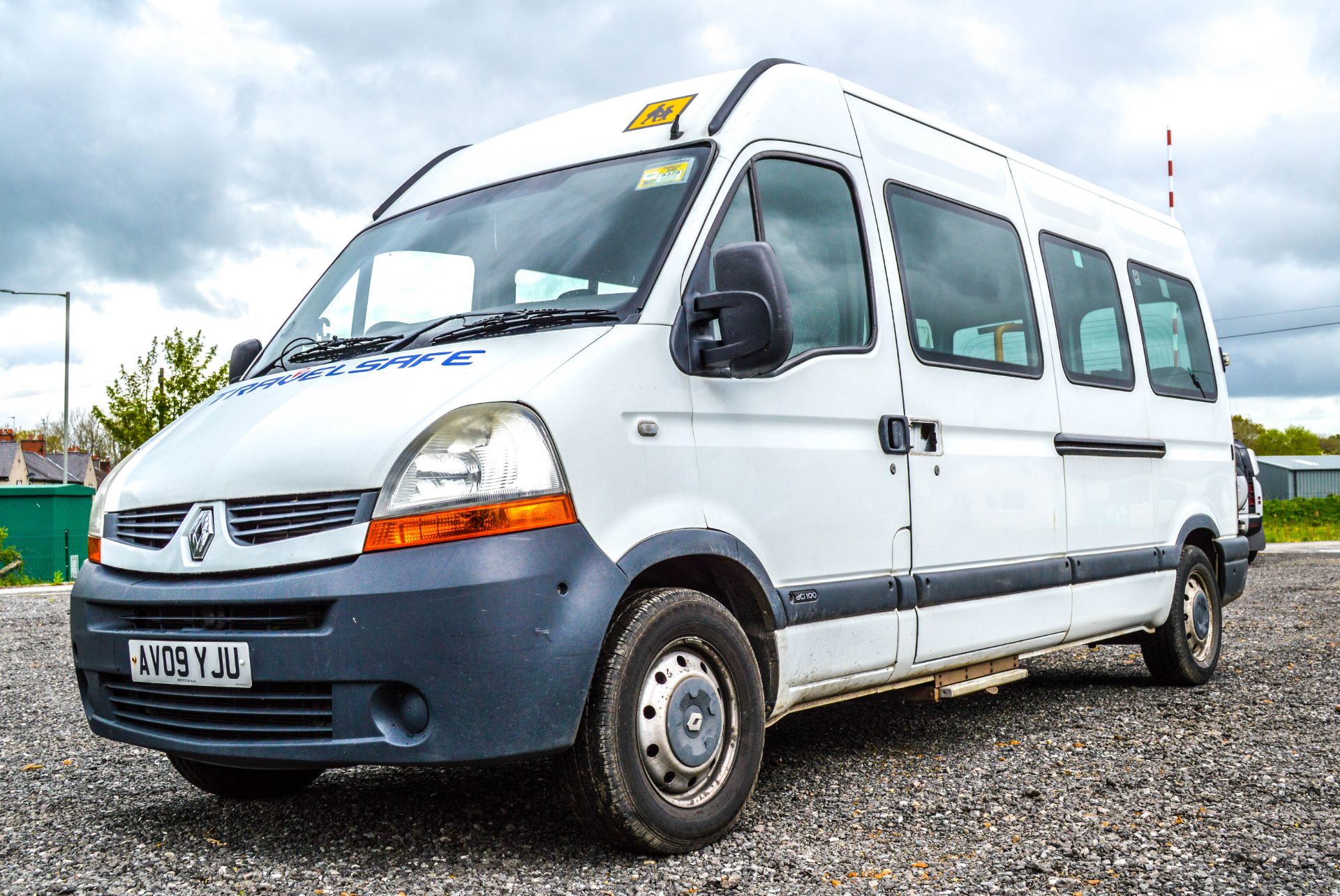 Renault Master LM35 DCI 100 mini bus Reg No: AV09 YJU Date of First Registration: 31/07/2009 MOT