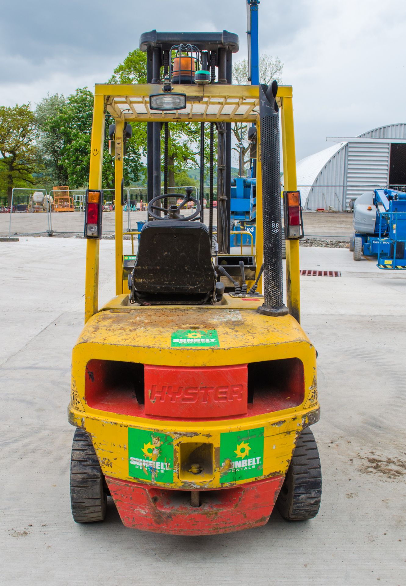 Hyster H2.50XM 2.5 tonne diesel fork lift truck Year: 1999 S/N: 13305W Recorded Hours: 13764 ** Fork - Image 6 of 13