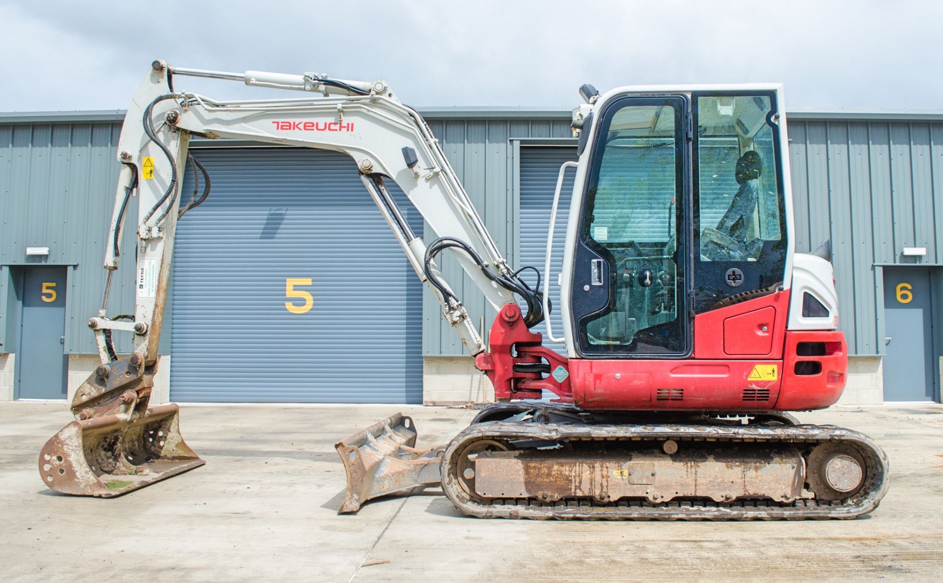 Takeuchi TB260 6 tonne rubber tracked excavator Year: 2014 S/N: 126000397 Recorded Hours: 3886 - Image 7 of 15