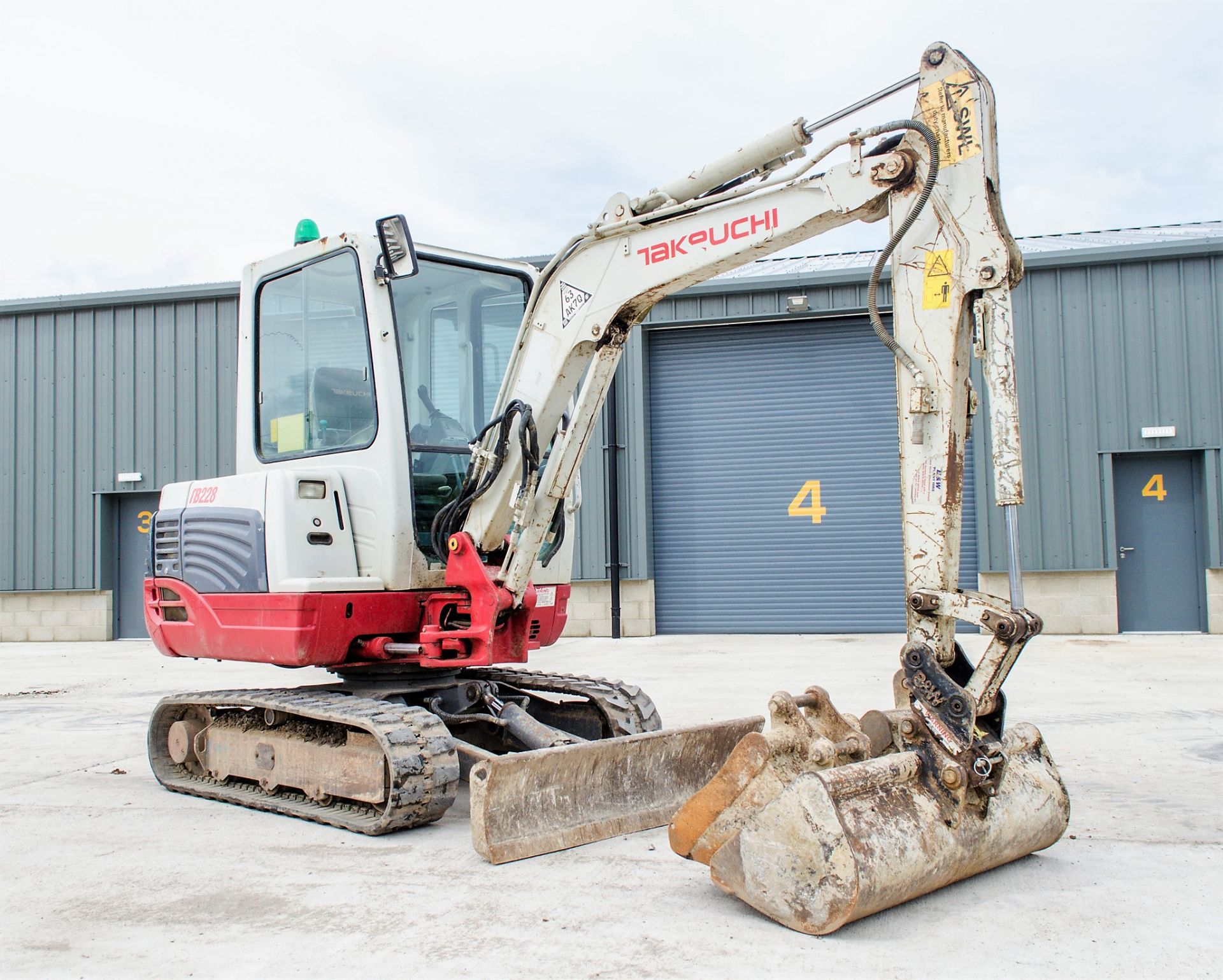 Takeuchi TB228 2.8 tonne rubber tracked mini excavator Year: 2015 S/N: 122804168 Recorded Hours: - Image 4 of 21