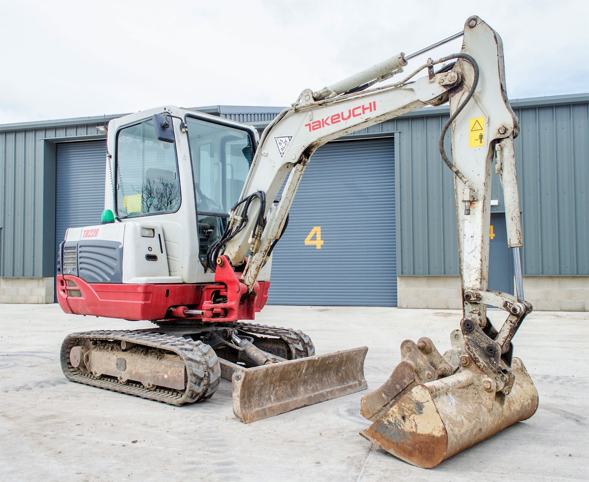 Takeuchi TB228 2.8 tonne rubber tracked mini excavator Year: 2015 S/N: 122804265 Recorded Hours: - Image 3 of 22