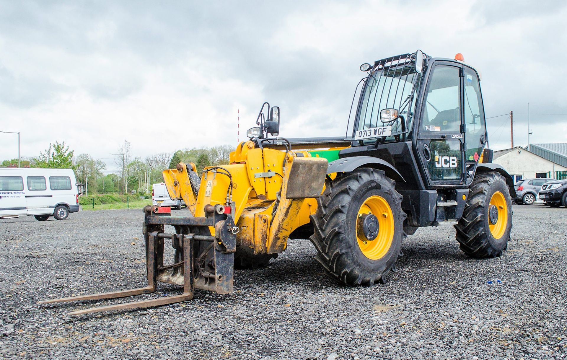 JCB 535-125 Hi-Viz 12.5 metre telescopic handler Year: 2014 S/N: 2340587 Recorded Hours: 2686 Reg: