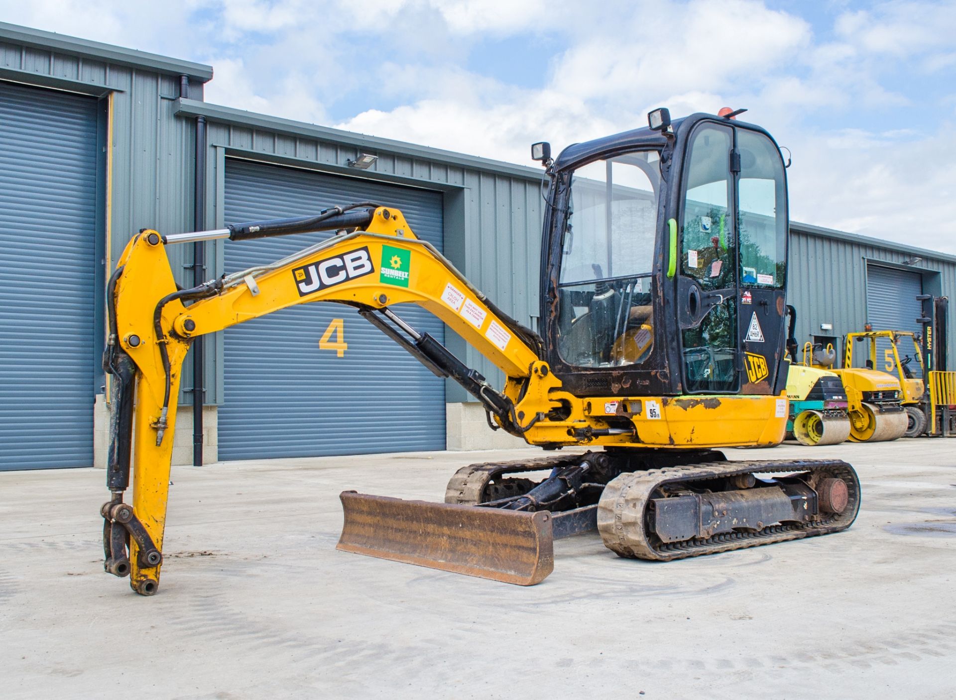 JCB 8025 ZTS 2.5 tonne rubber tracked mini excavator Year: 2013 S/N: 226138 Recorded Hours: 2376