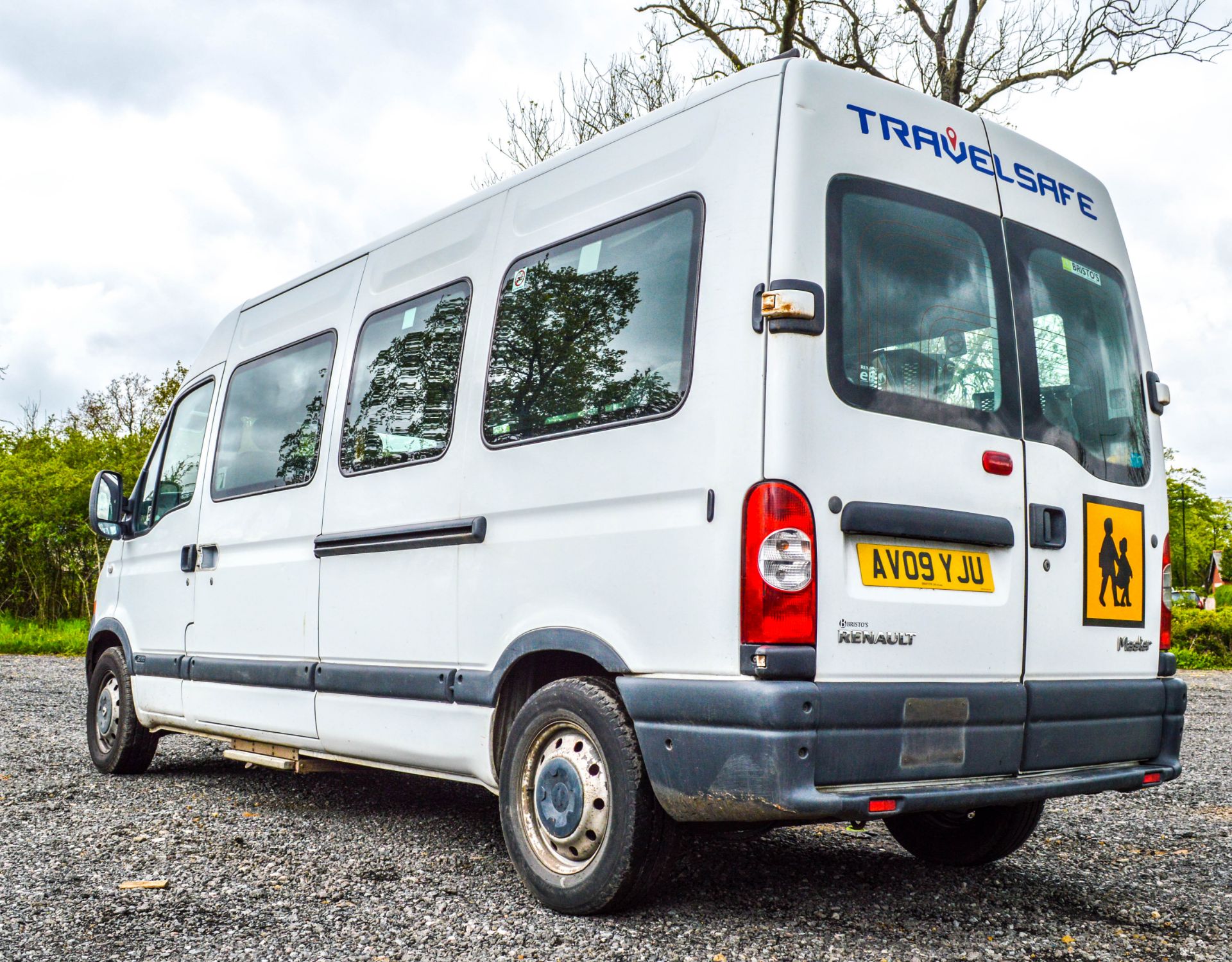 Renault Master LM35 DCI 100 mini bus Reg No: AV09 YJU Date of First Registration: 31/07/2009 MOT - Image 4 of 26