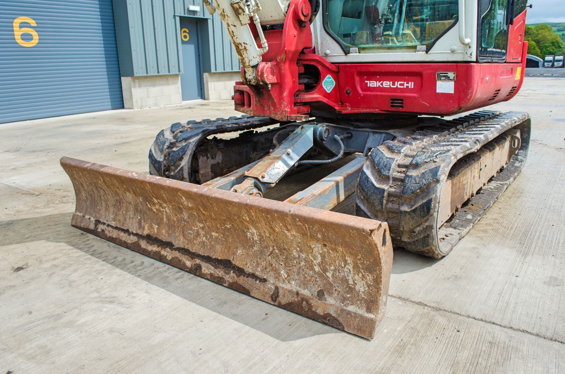 Takeuchi TB260 6 tonne rubber tracked excavator Year: 2014 S/N: 126000397 Recorded Hours: 3886 - Image 9 of 15