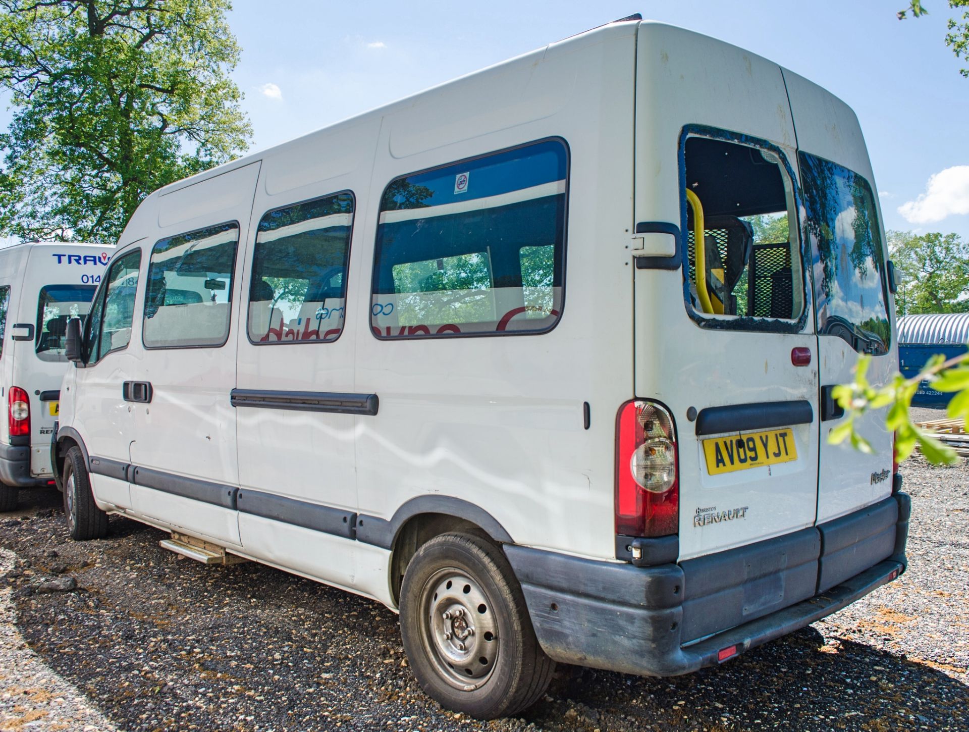 Renault Master LM35 DCi 100 minibus Registration Number: AV09 YJT Date of Registration: 32/07/2009 - Image 4 of 11