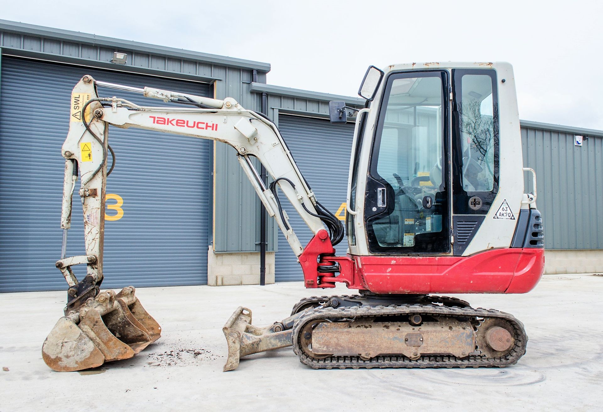 Takeuchi TB228 2.8 tonne rubber tracked mini excavator Year: 2015 S/N: 122804168 Recorded Hours: - Image 9 of 21