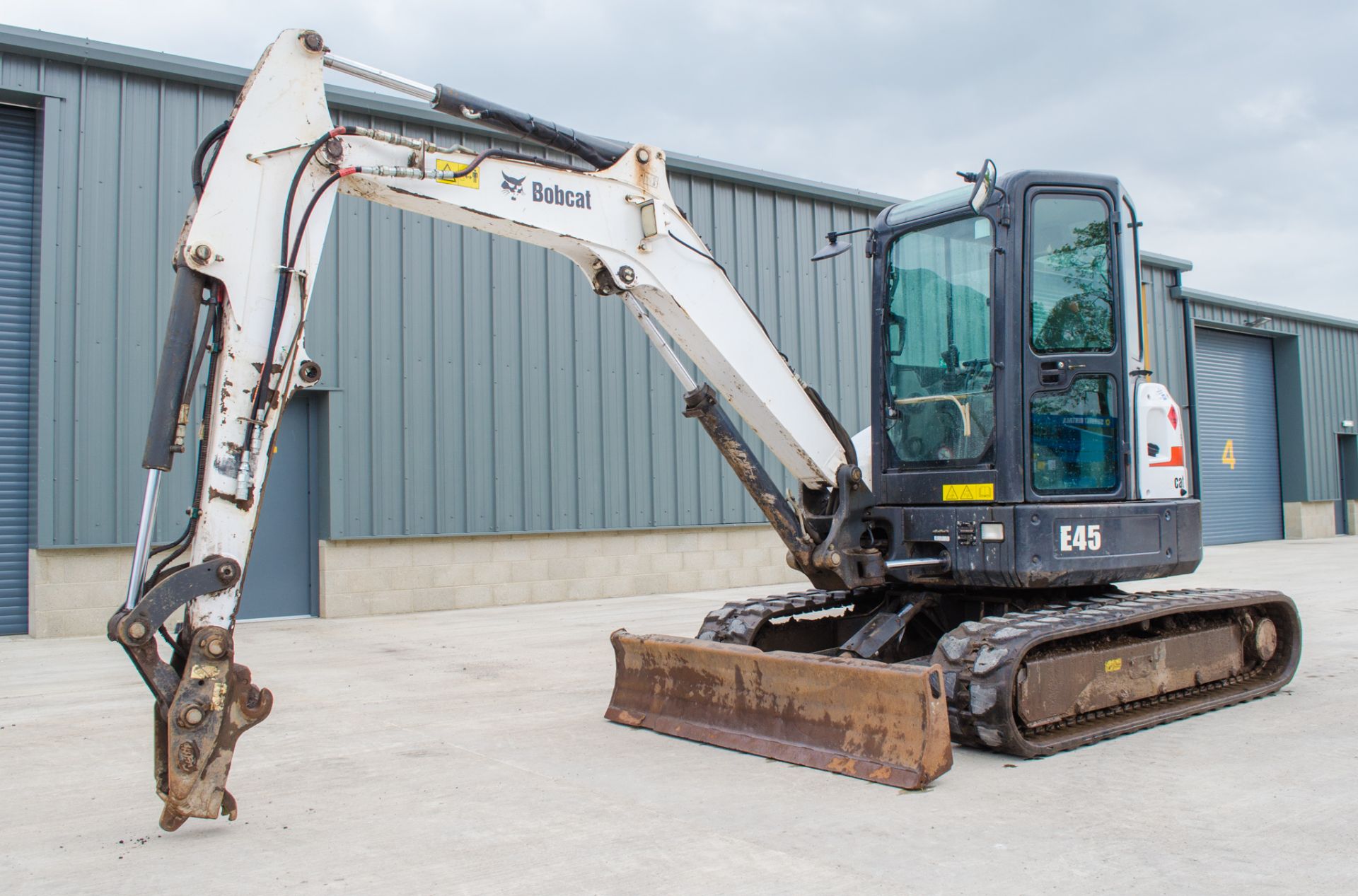 Bobcat E45 4.5 tonne rubber tracked excavator Year: 2013 S/N: 12753 Recorded Hours: 2909 blade,