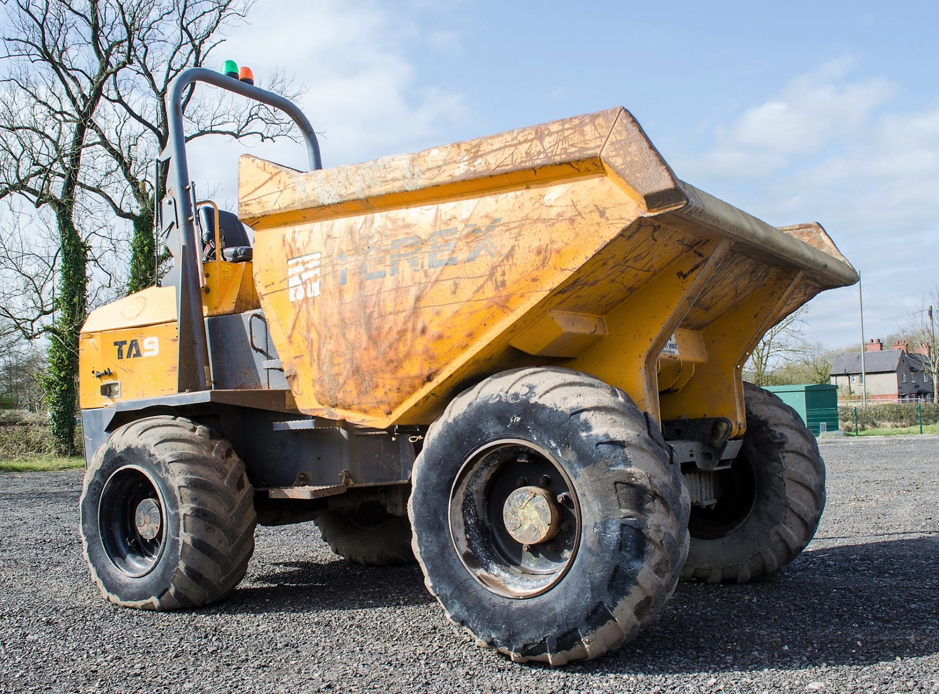 Terex 9 tonne straight skip dumper Year: 2011 S/N: BBMV2940 Recorded Hours: Not displayed D1465 - Image 2 of 21