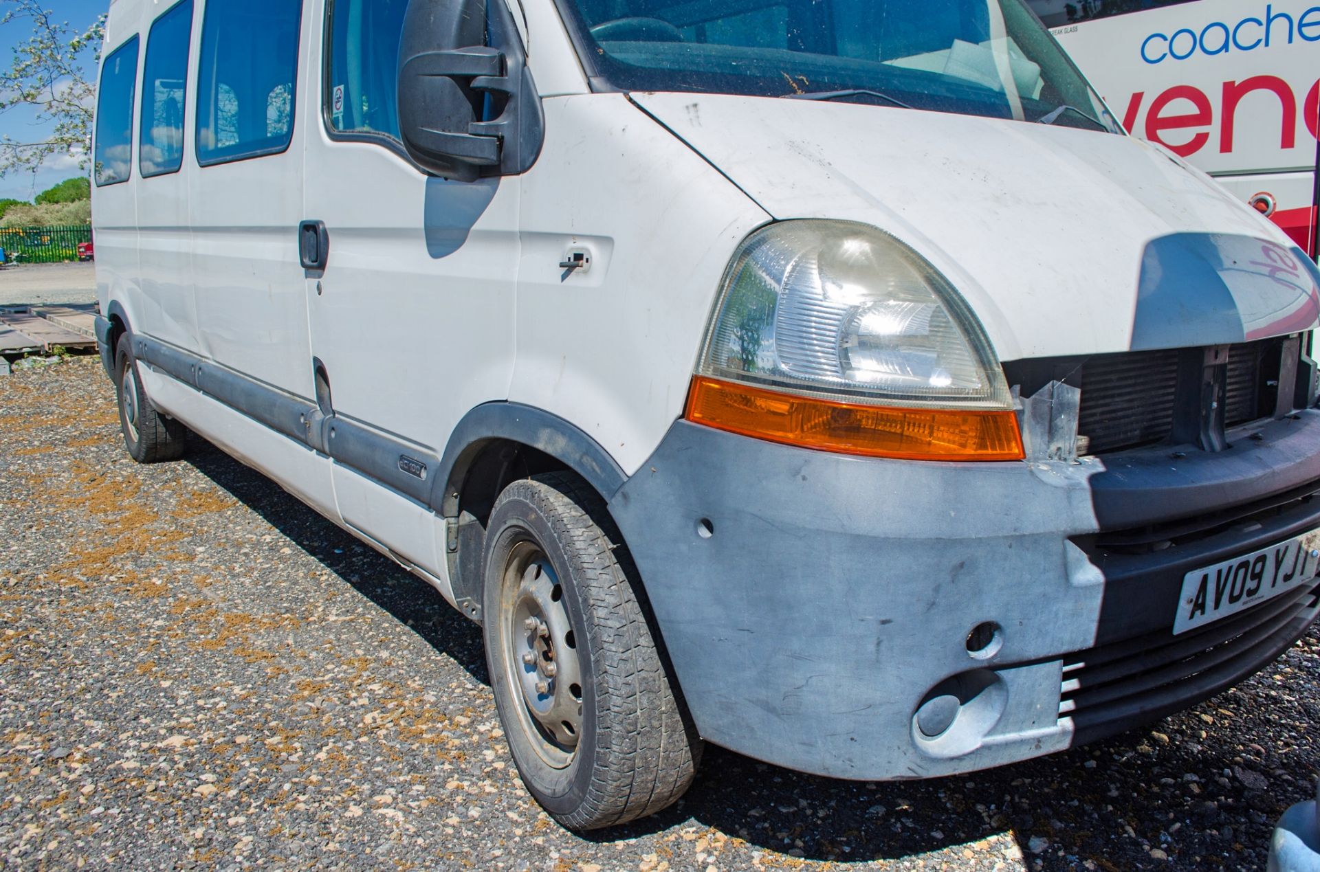 Renault Master LM35 DCi 100 minibus Registration Number: AV09 YJT Date of Registration: 32/07/2009 - Image 6 of 11