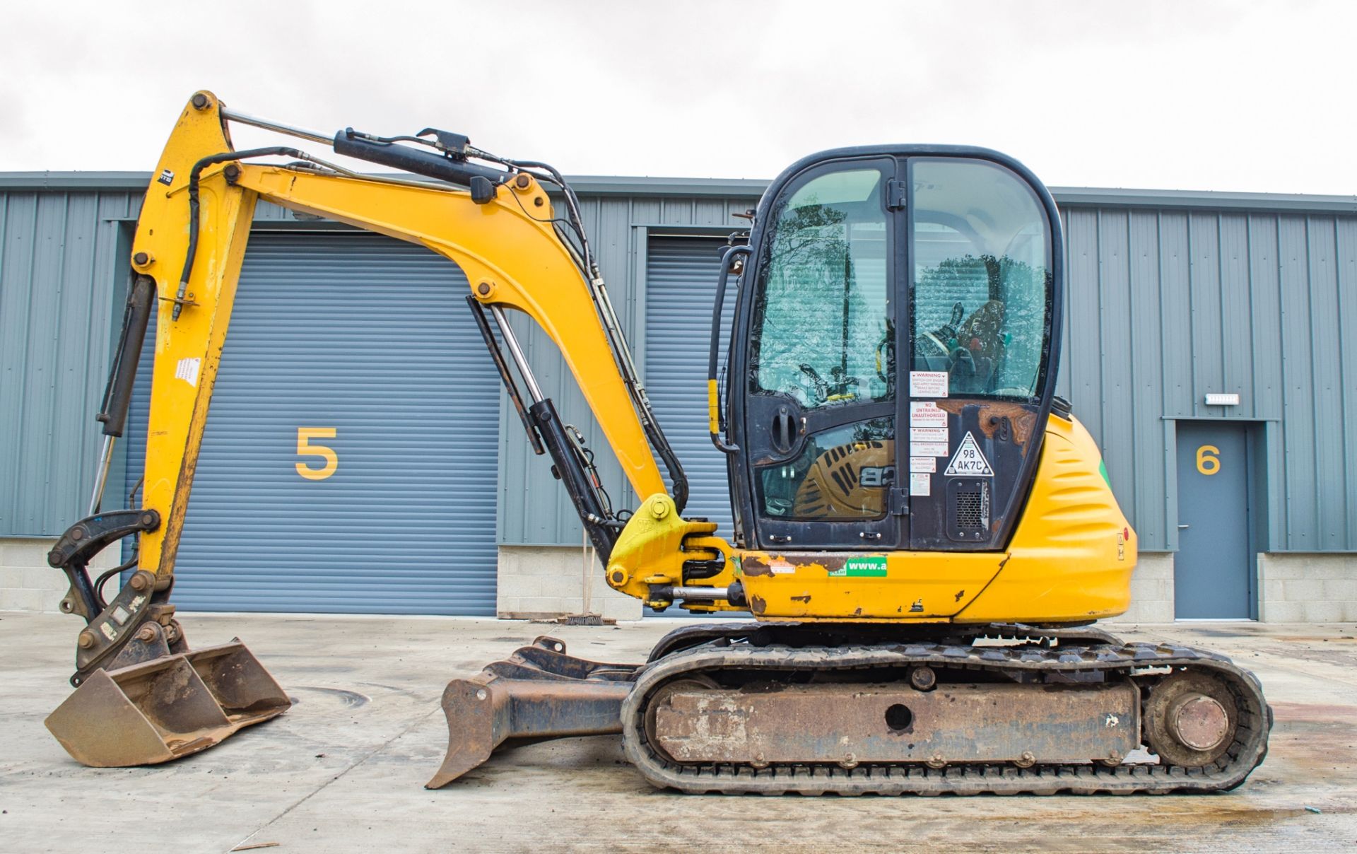 JCB 8055 RTS 5.5 tonne rubber tracked excavator Year: 2014 S/N: 2060738 Recorded Hours: 2689 - Image 7 of 21