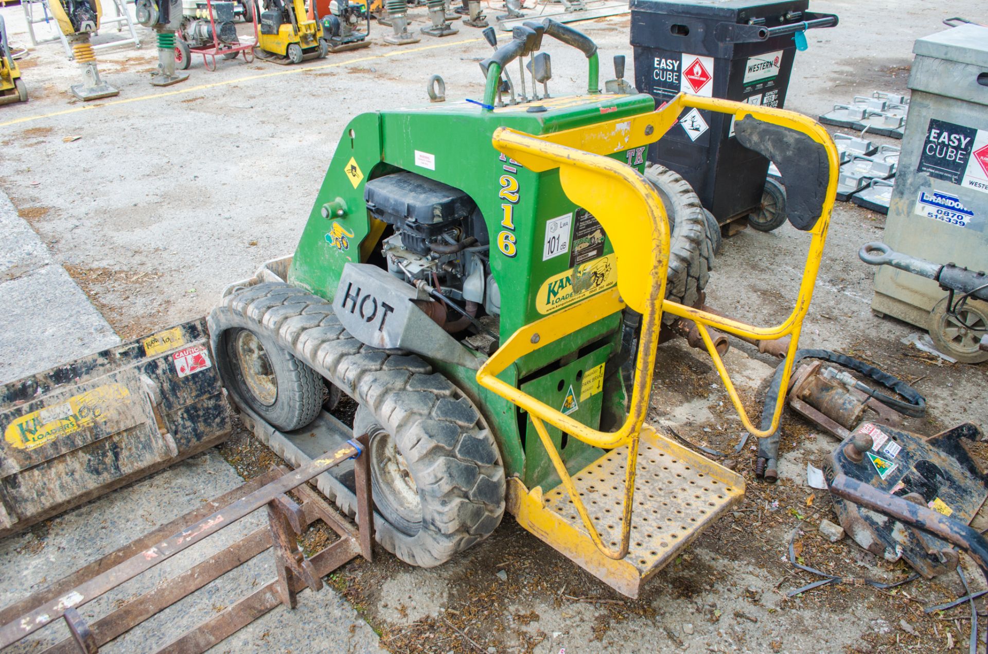 Kanga TK216 pedestrian operated petrol driven skid steer loader c/w rubber tracks, bucket, levelling - Image 3 of 15