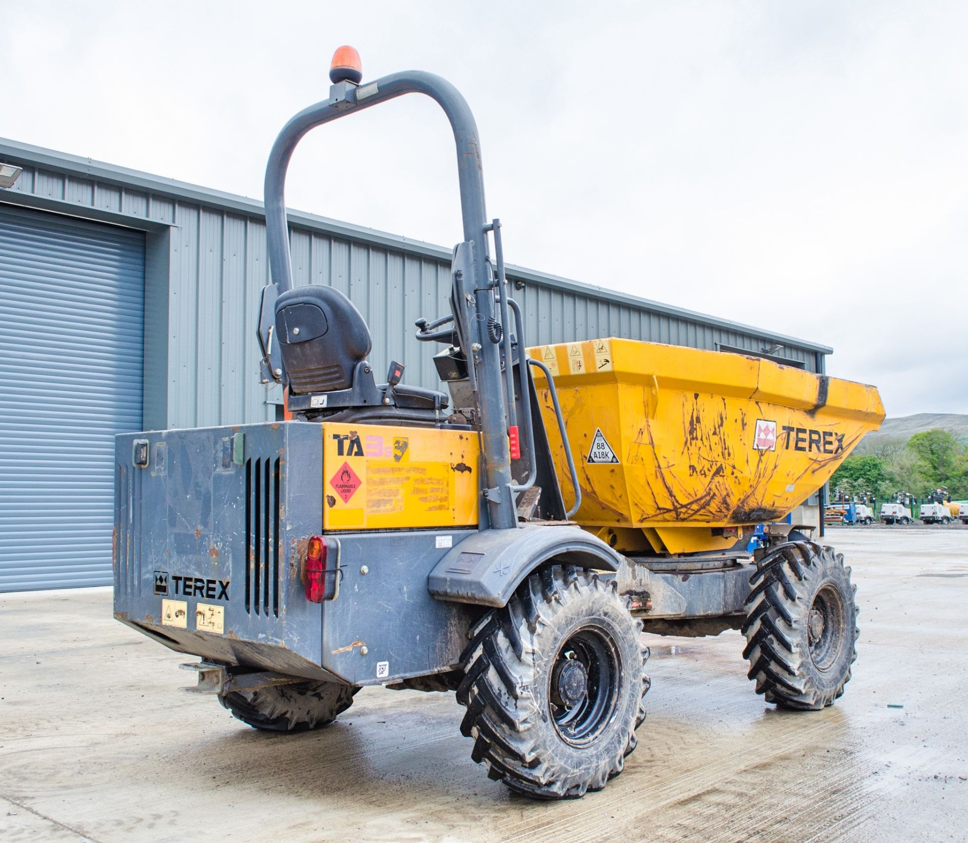 Terex TA3s 3 tonne swivel skip dumper Year: 2014 S/N: EE4PB5518 Recorded Hours: 981 A635089 - Image 4 of 20