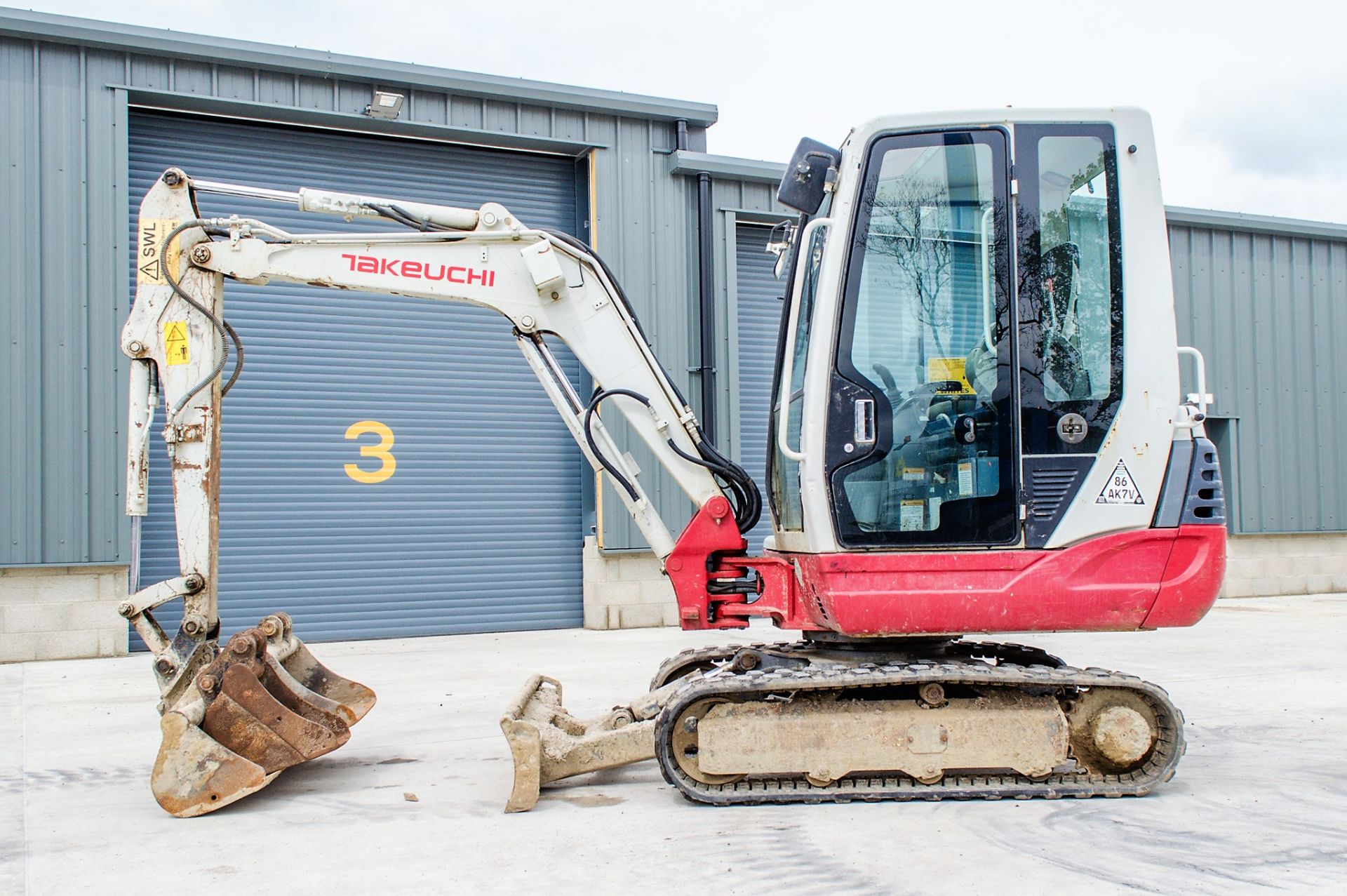 Takeuchi TB228 2.8 tonne rubber tracked mini excavator Year: 2015 S/N: 122804180 Recorded Hours: - Image 10 of 22