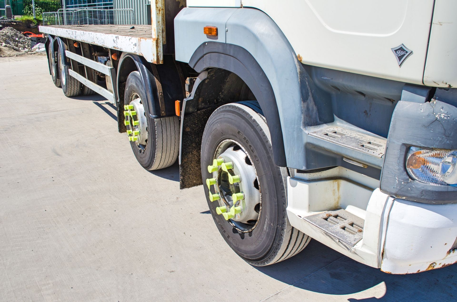 Foden 385 32 tonne 8 wheel flat bed lorry Registration Number: MX55 AOB Date of registration: 02/ - Image 12 of 17