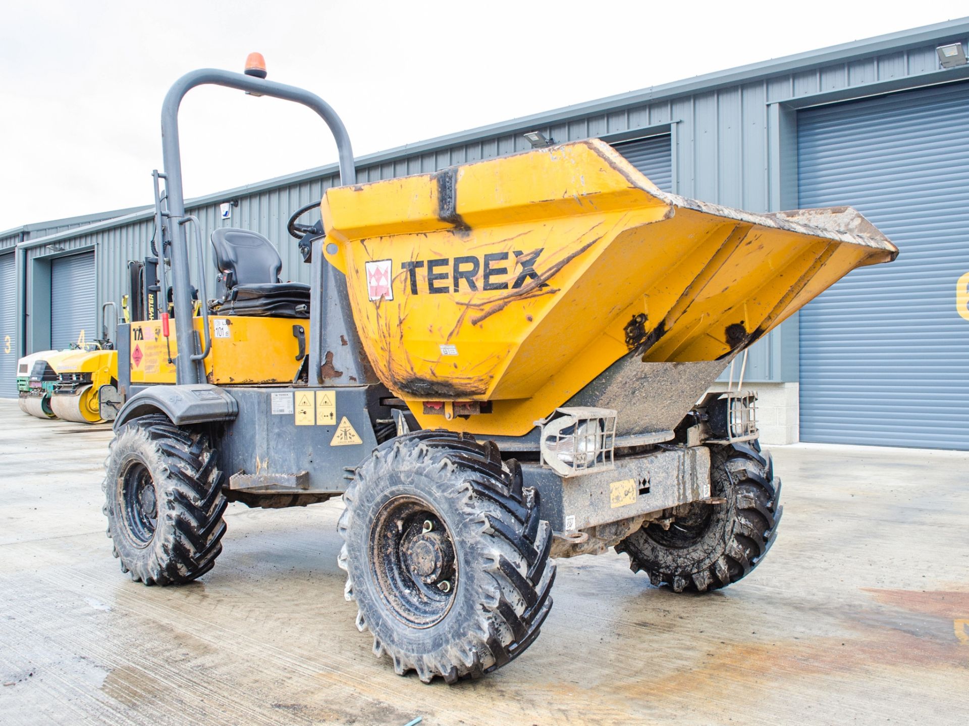 Terex TA3s 3 tonne swivel skip dumper Year: 2014 S/N: EE4PB5518 Recorded Hours: 981 A635089 - Image 2 of 20