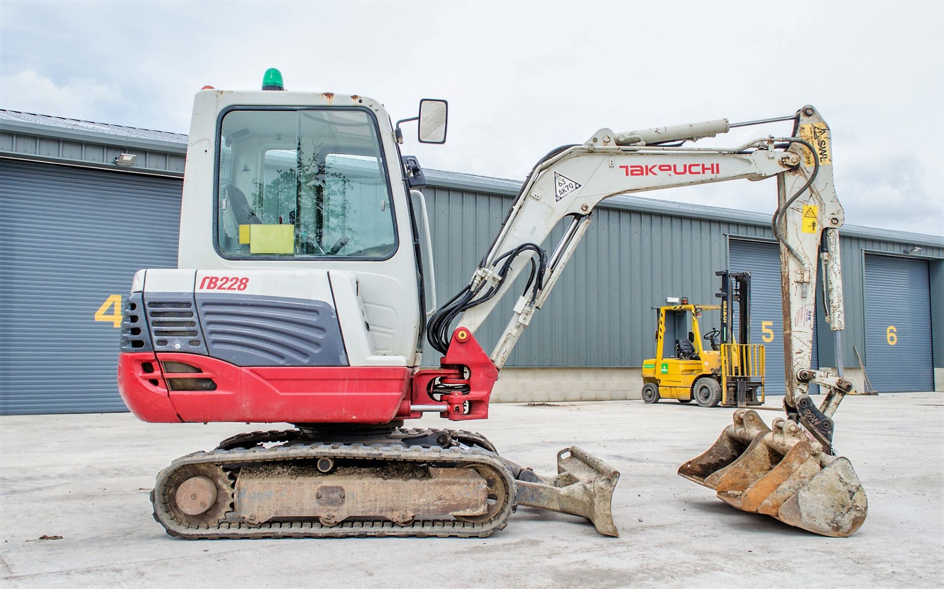 Takeuchi TB228 2.8 tonne rubber tracked mini excavator Year: 2015 S/N: 122804168 Recorded Hours: - Image 10 of 21