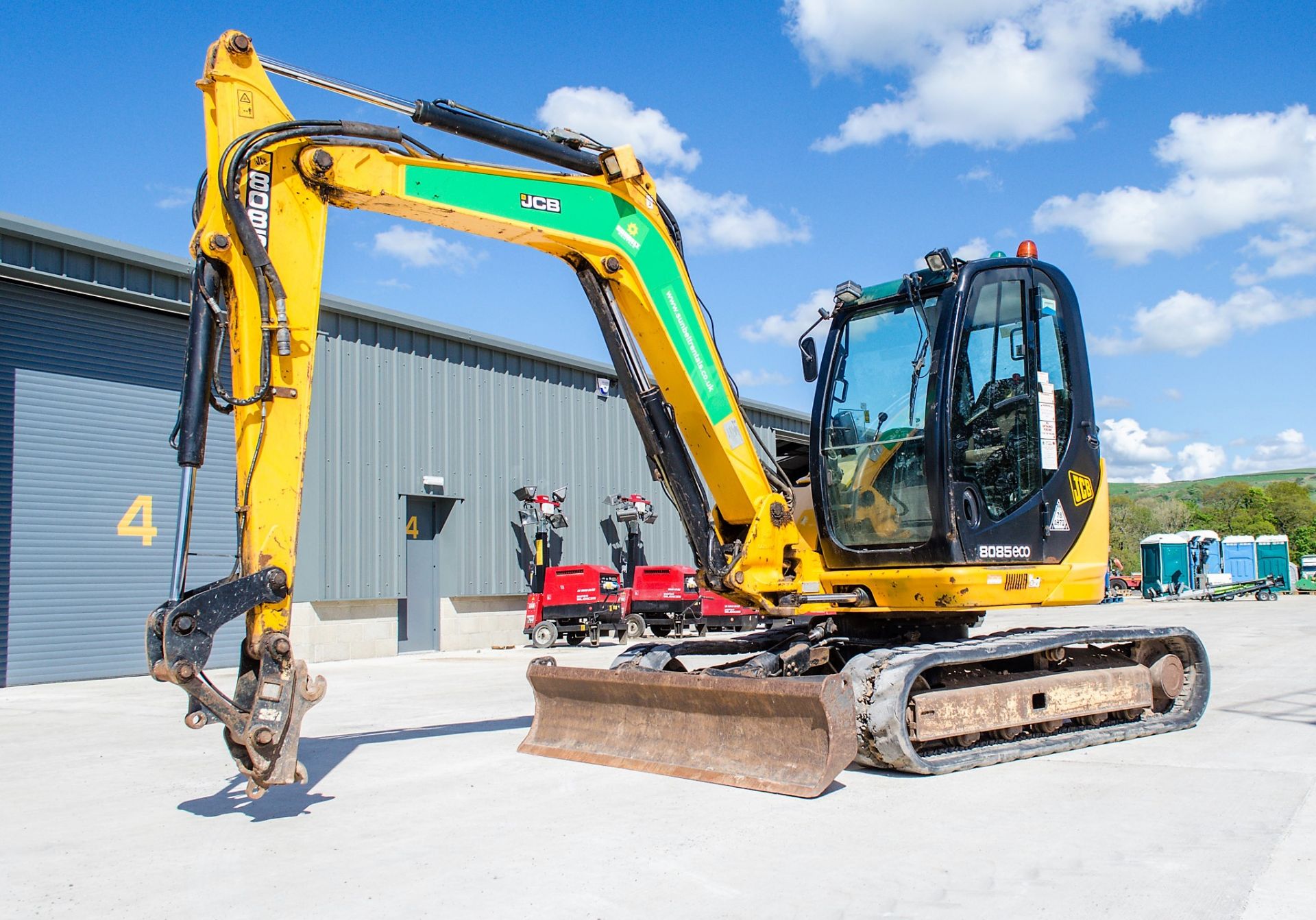 JCB 8085 Eco 8 tonne rubber tracked excavator Year: 2013 S/N: 1073098 Recorded Hours: 3492 blade,