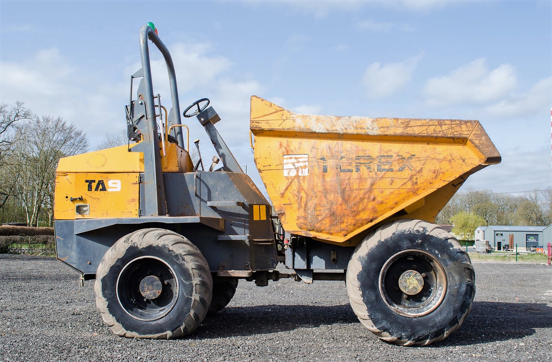 Terex 9 tonne straight skip dumper Year: 2011 S/N: BBMV2940 Recorded Hours: Not displayed D1465 - Image 8 of 21