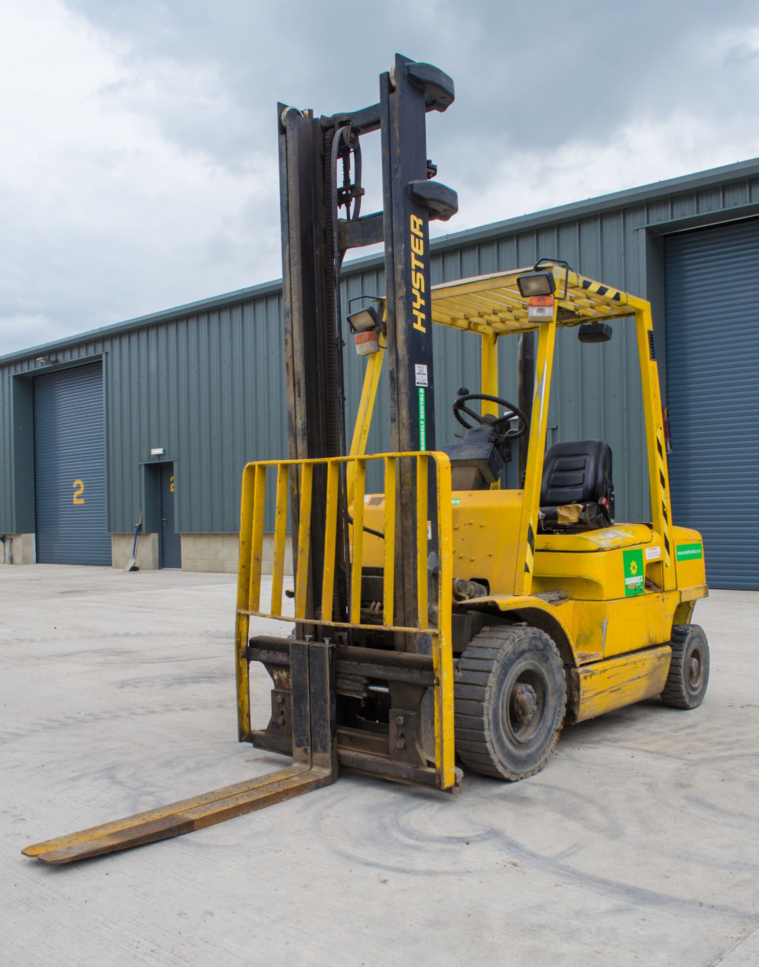Hyster H2.50XM 2.5 tonne diesel fork lift truck Year: 1999 S/N: 13305W Recorded Hours: 13764 ** Fork