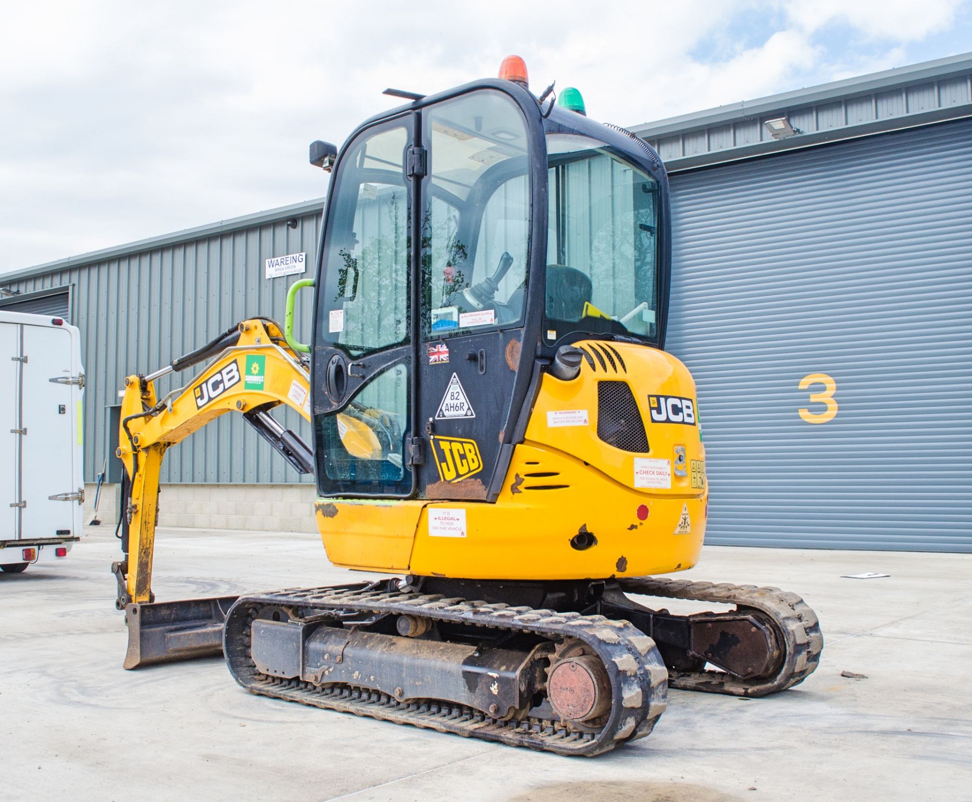 JCB 8025 ZTS 2.5 tonne rubber tracked mini excavator Year: 2013 S/N: 226138 Recorded Hours: 2376 - Image 3 of 18