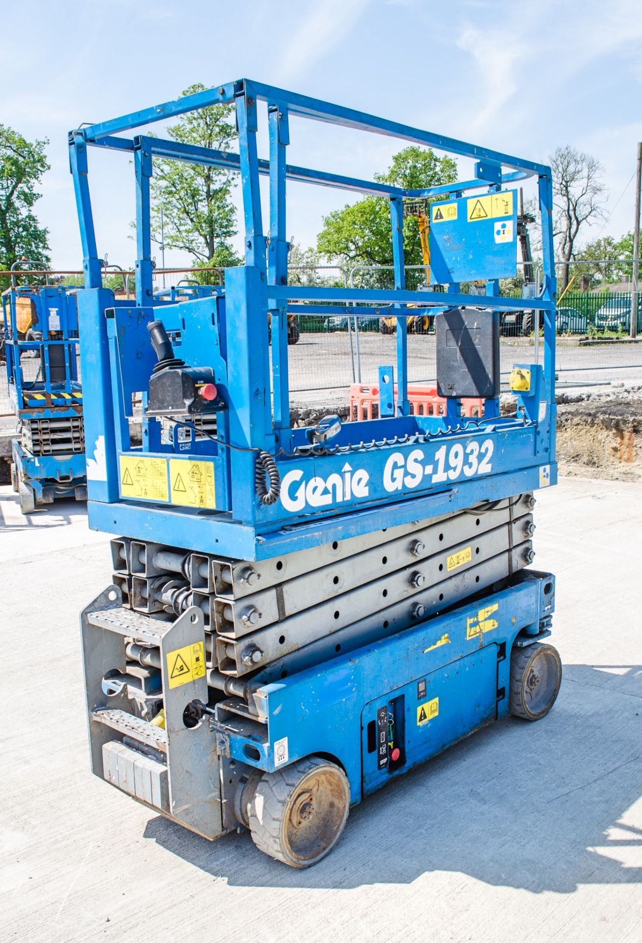 Genie GS1932 battery electric scissor lift access platform Year: 2007 S/N: B84885 Recorded Hours: - Image 2 of 6