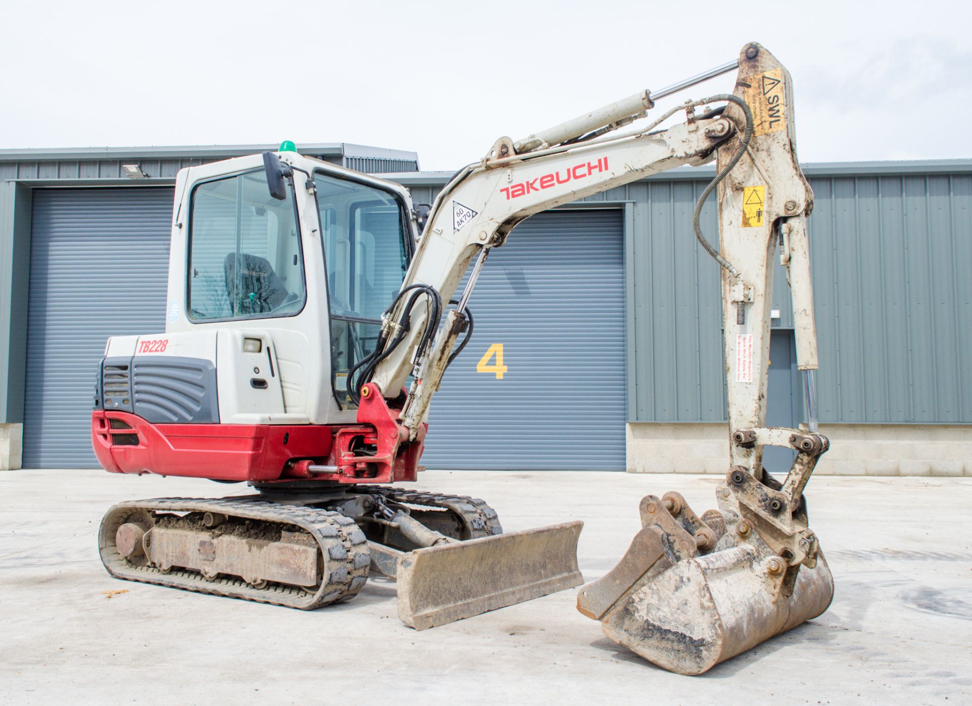 Takeuchi TB228 2.8 tonne rubber tracked mini excavator Year: 2015 S/N: 122804169 Recorded Hours: - Image 3 of 22