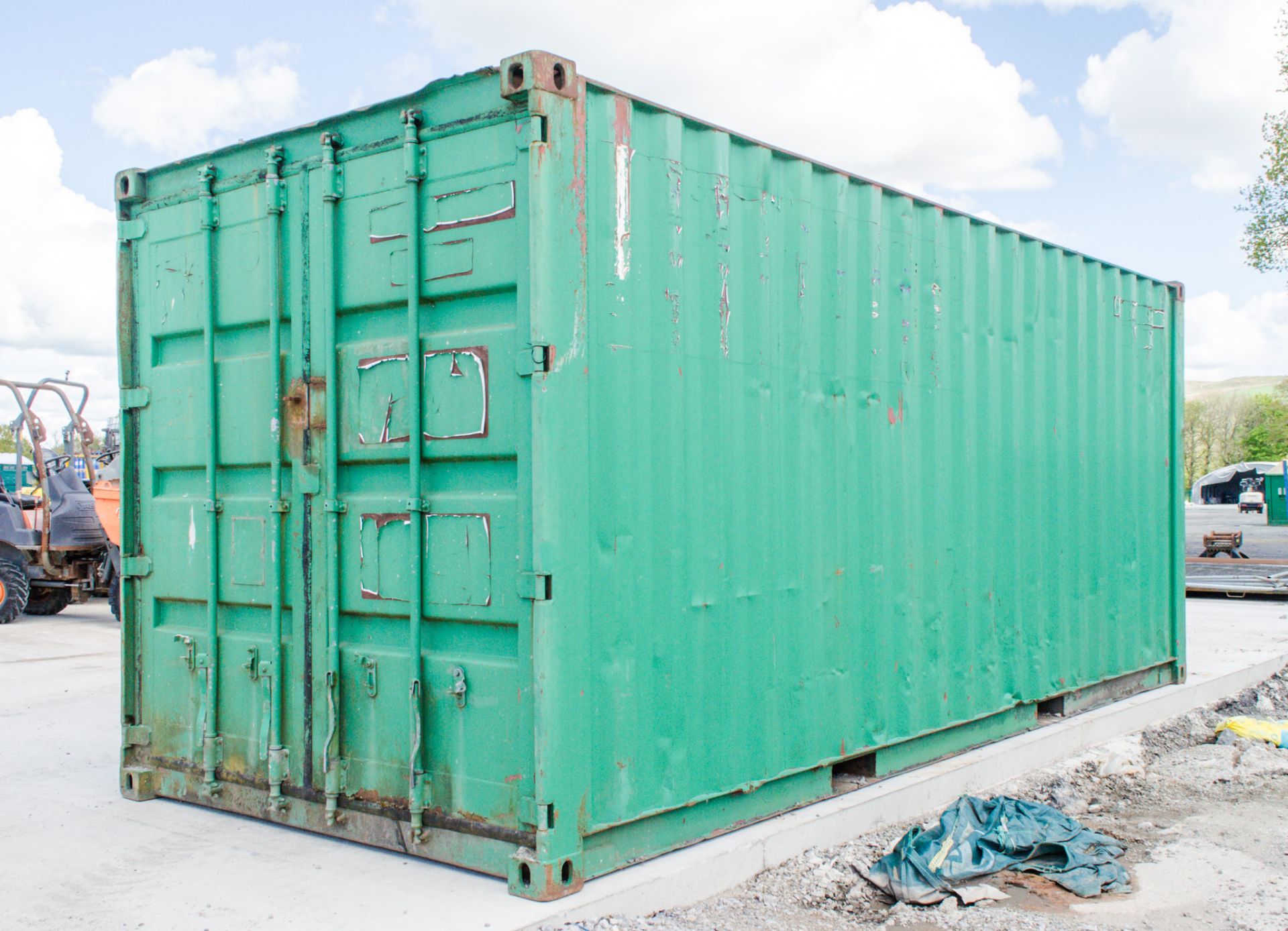 20 ft x 8 ft shipping container