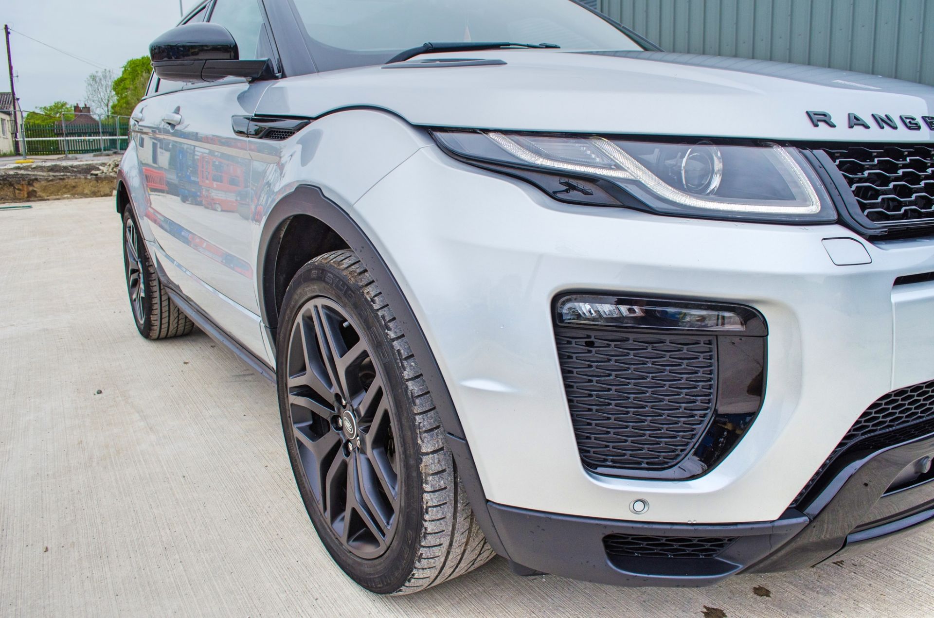 Range Rover Evoque HSE Dynamic 2.0 TD 4WD 5 door hatchback car Registration Number: YK18 FCR Date of - Image 10 of 31