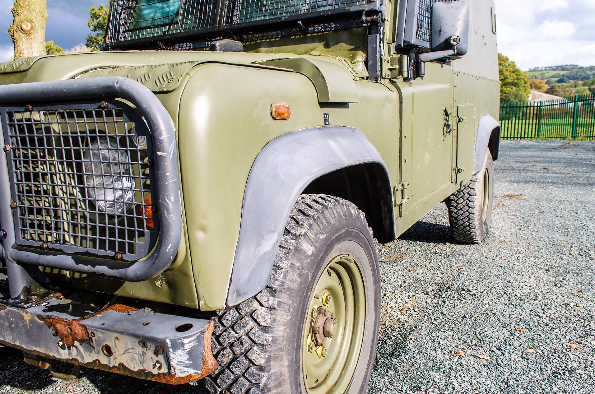 Land Rover Defender 110 300 TDi Snatch armoured 4WD utility vehicle (Ex MOD) In Service Registration - Image 9 of 27