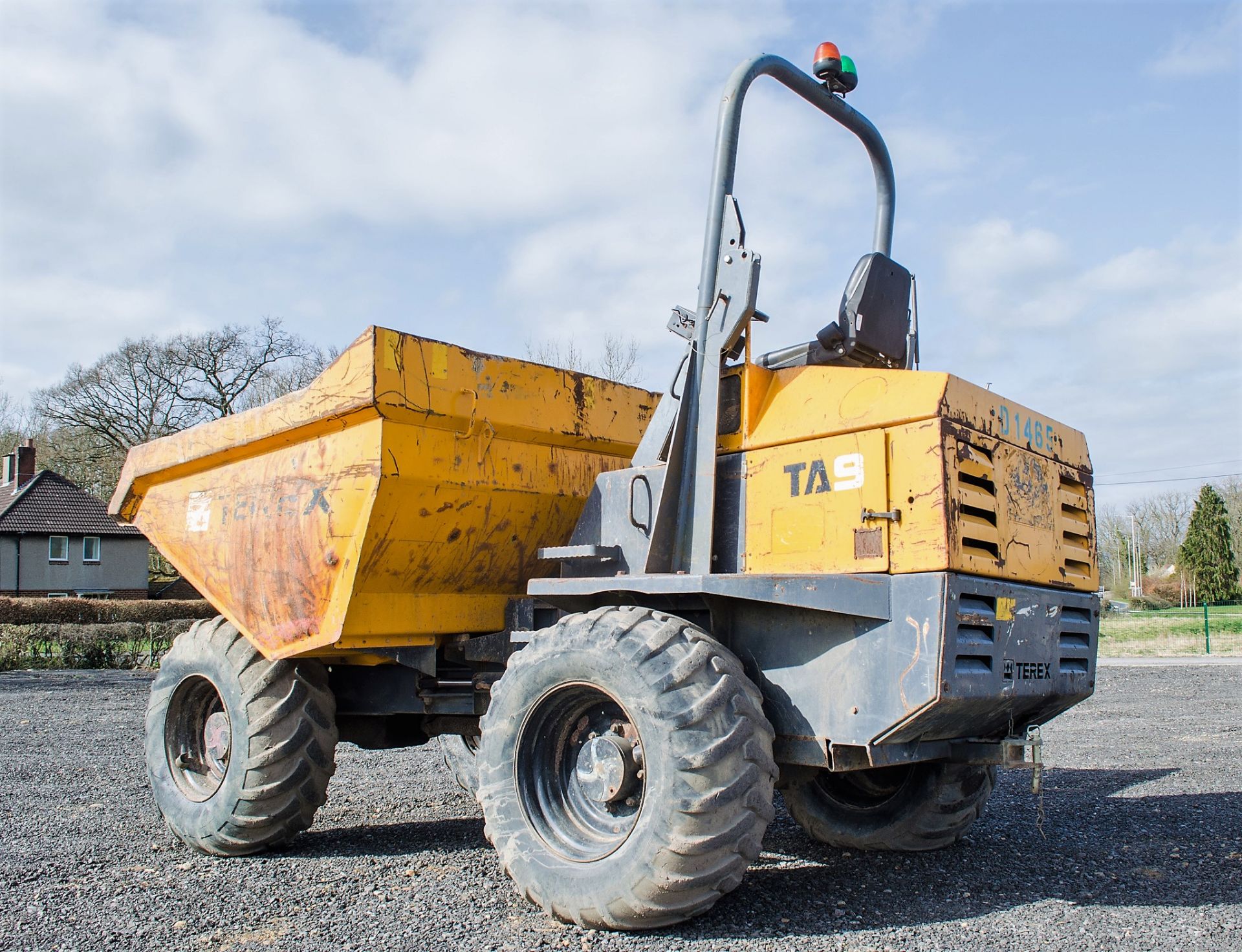 Terex 9 tonne straight skip dumper Year: 2011 S/N: BBMV2940 Recorded Hours: Not displayed D1465 - Image 3 of 21