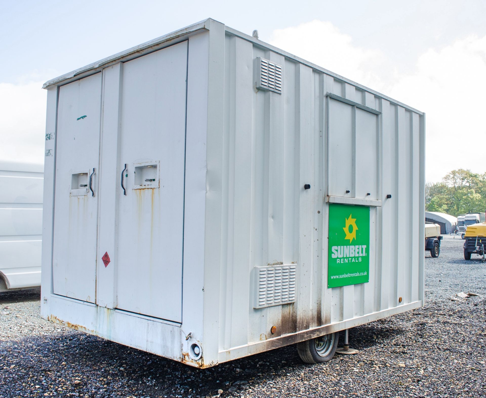 Groundhog 12 ft x 8 ft mobile welfare unit Comprising of: canteen area, toilet & generator room - Image 4 of 12