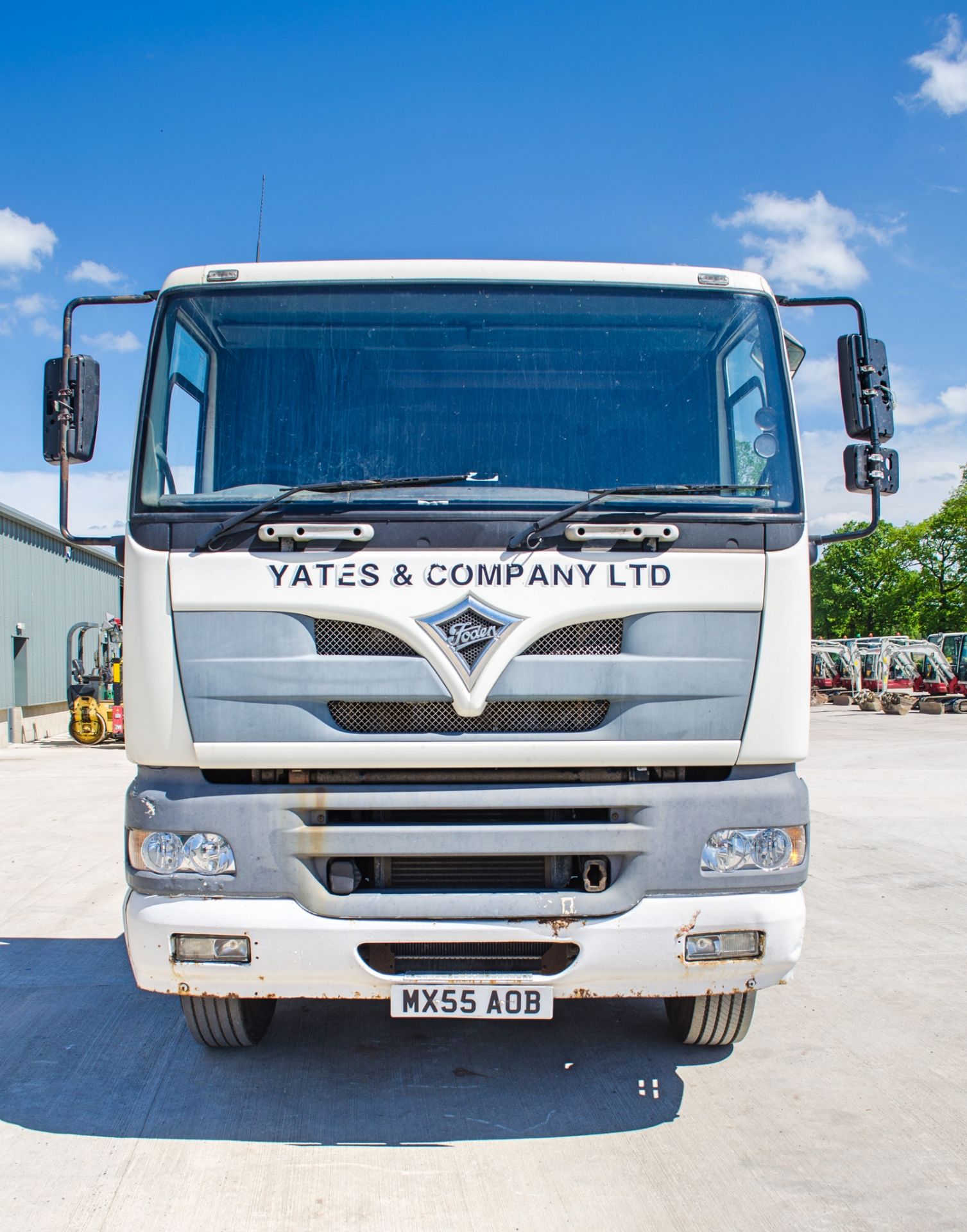 Foden 385 32 tonne 8 wheel flat bed lorry Registration Number: MX55 AOB Date of registration: 02/ - Image 5 of 17