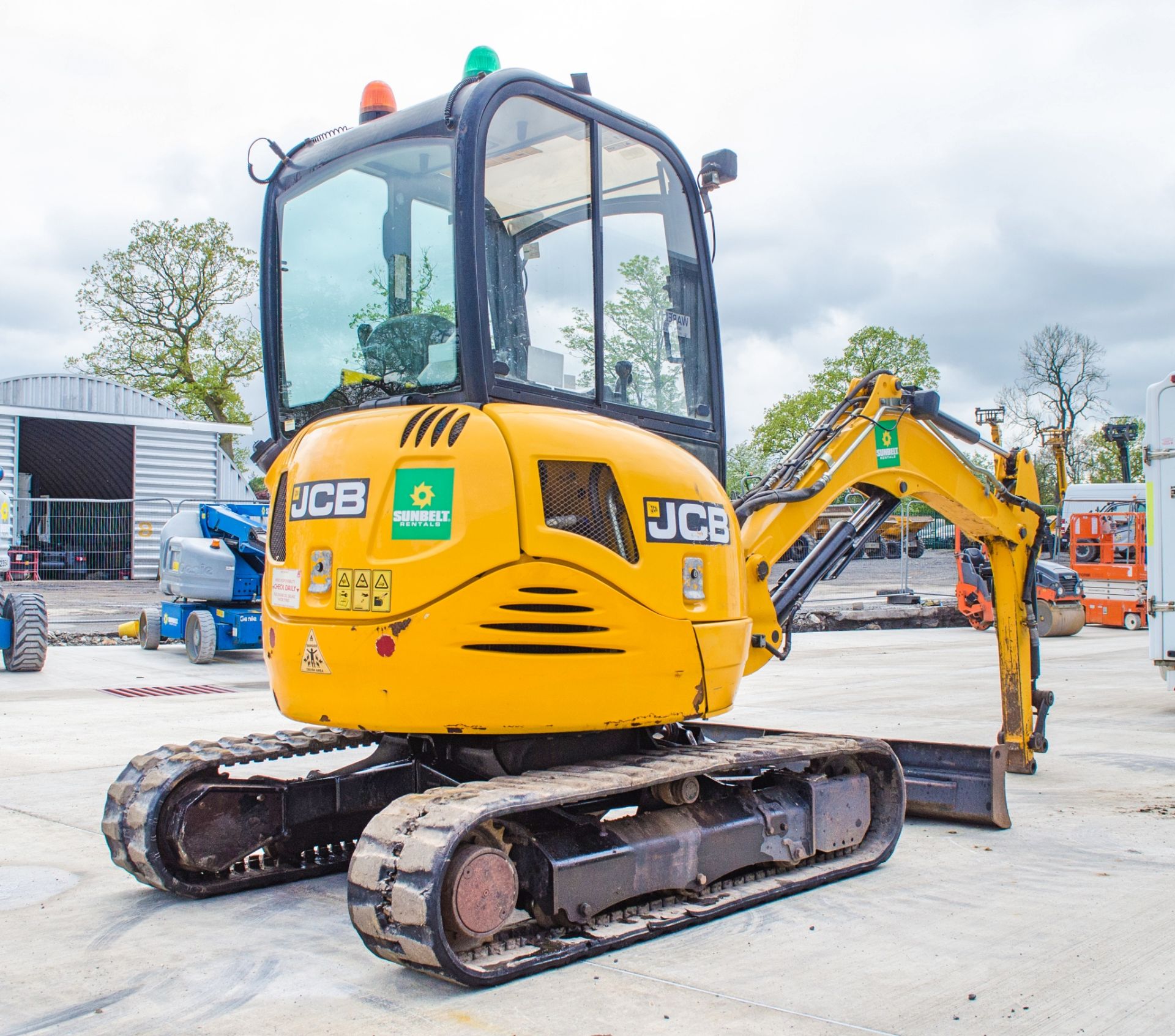 JCB 8025 ZTS 2.5 tonne rubber tracked mini excavator Year: 2013 S/N: 226138 Recorded Hours: 2376 - Image 4 of 18