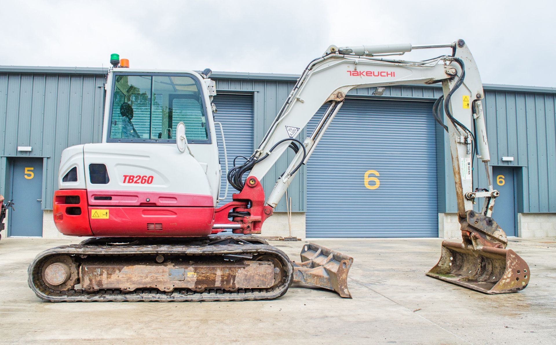 Takeuchi TB260 6 tonne rubber tracked excavator Year: 2014 S/N: 126000397 Recorded Hours: 3886 - Image 8 of 15