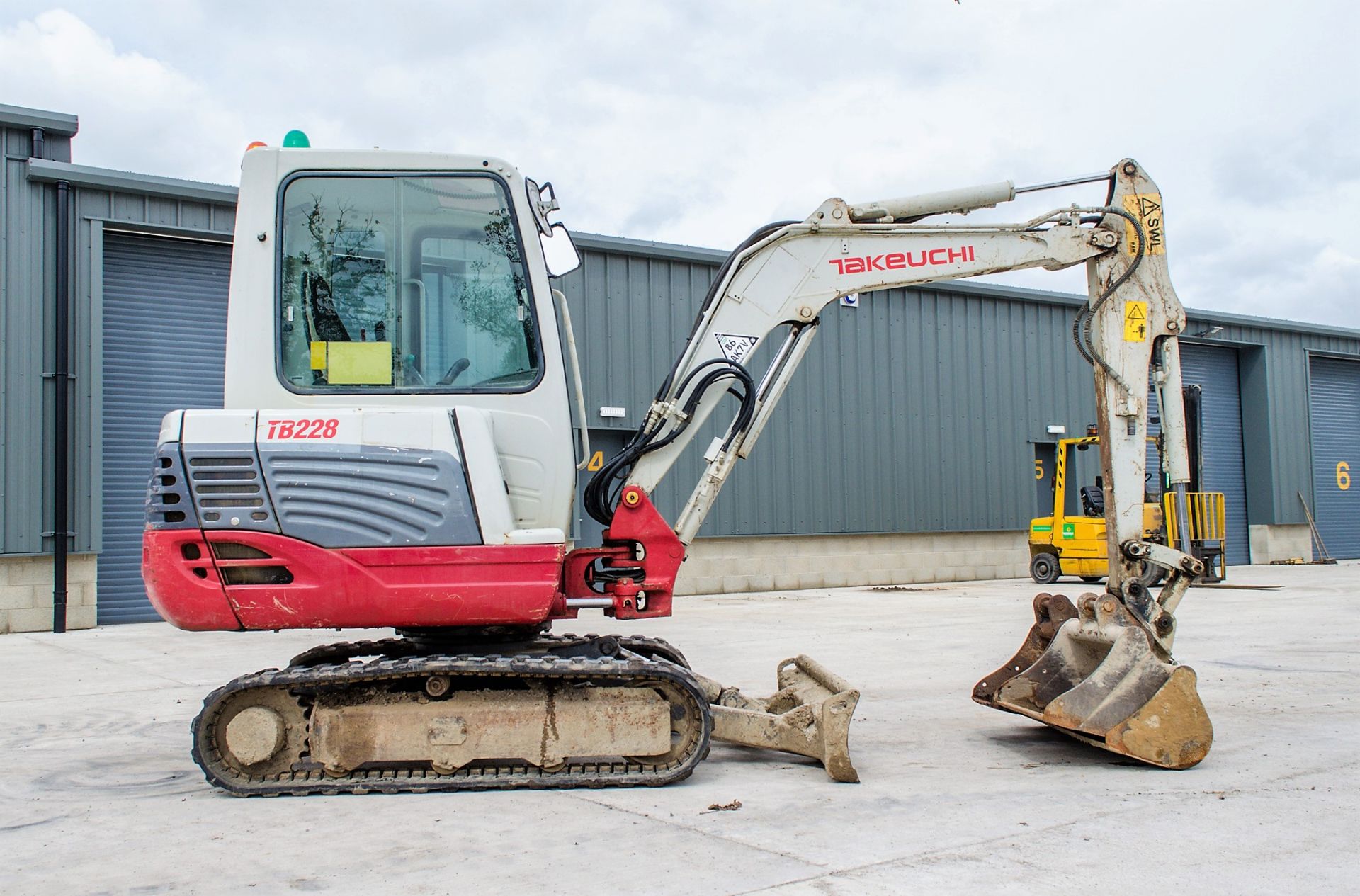 Takeuchi TB228 2.8 tonne rubber tracked mini excavator Year: 2015 S/N: 122804180 Recorded Hours: - Image 11 of 22