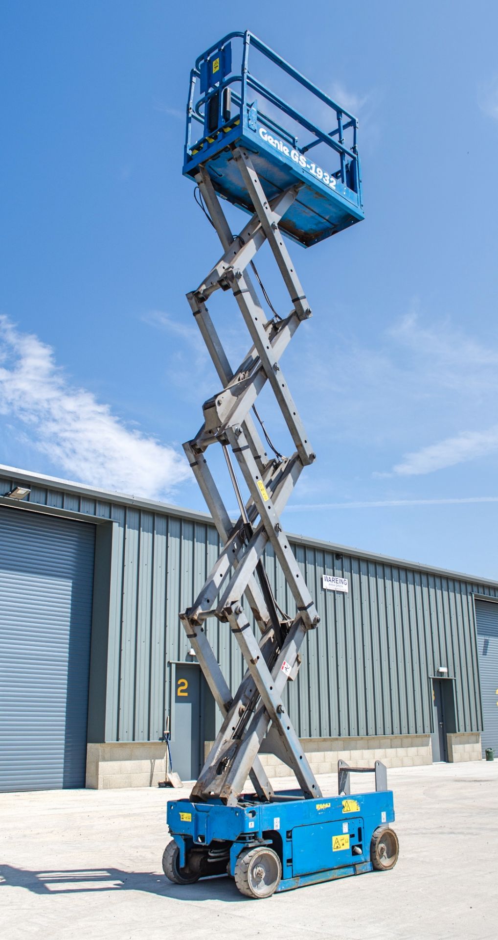 Genie GS1932 battery electric scissor lift access platform Year: 2007 S/N: B84885 Recorded Hours: - Image 3 of 6