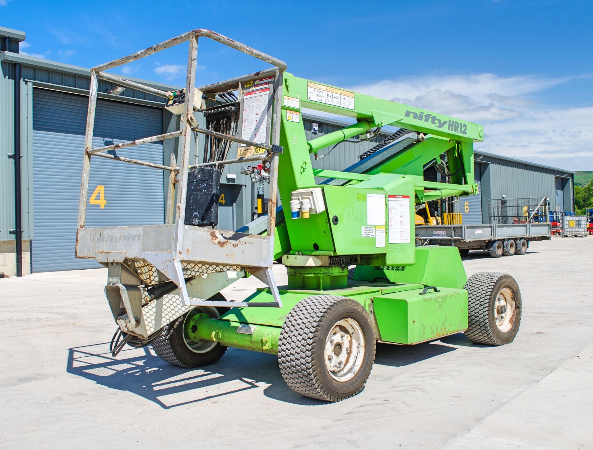 Nifty HR12 battery electric/diesel articulated boom lift access platform Year: 2007 S/N: 16530 SHC