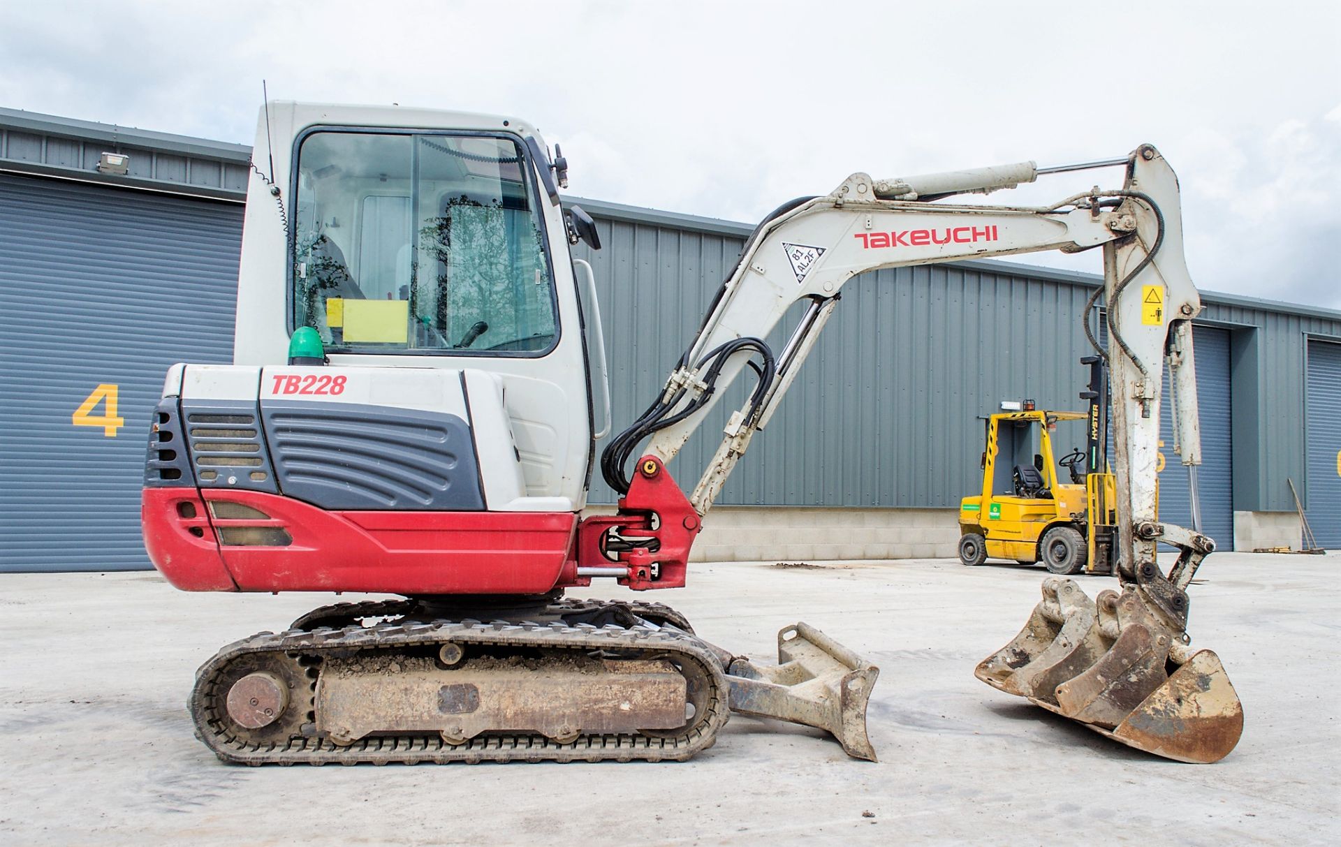 Takeuchi TB228 2.8 tonne rubber tracked mini excavator Year: 2015 S/N: 122804265 Recorded Hours: - Image 11 of 22