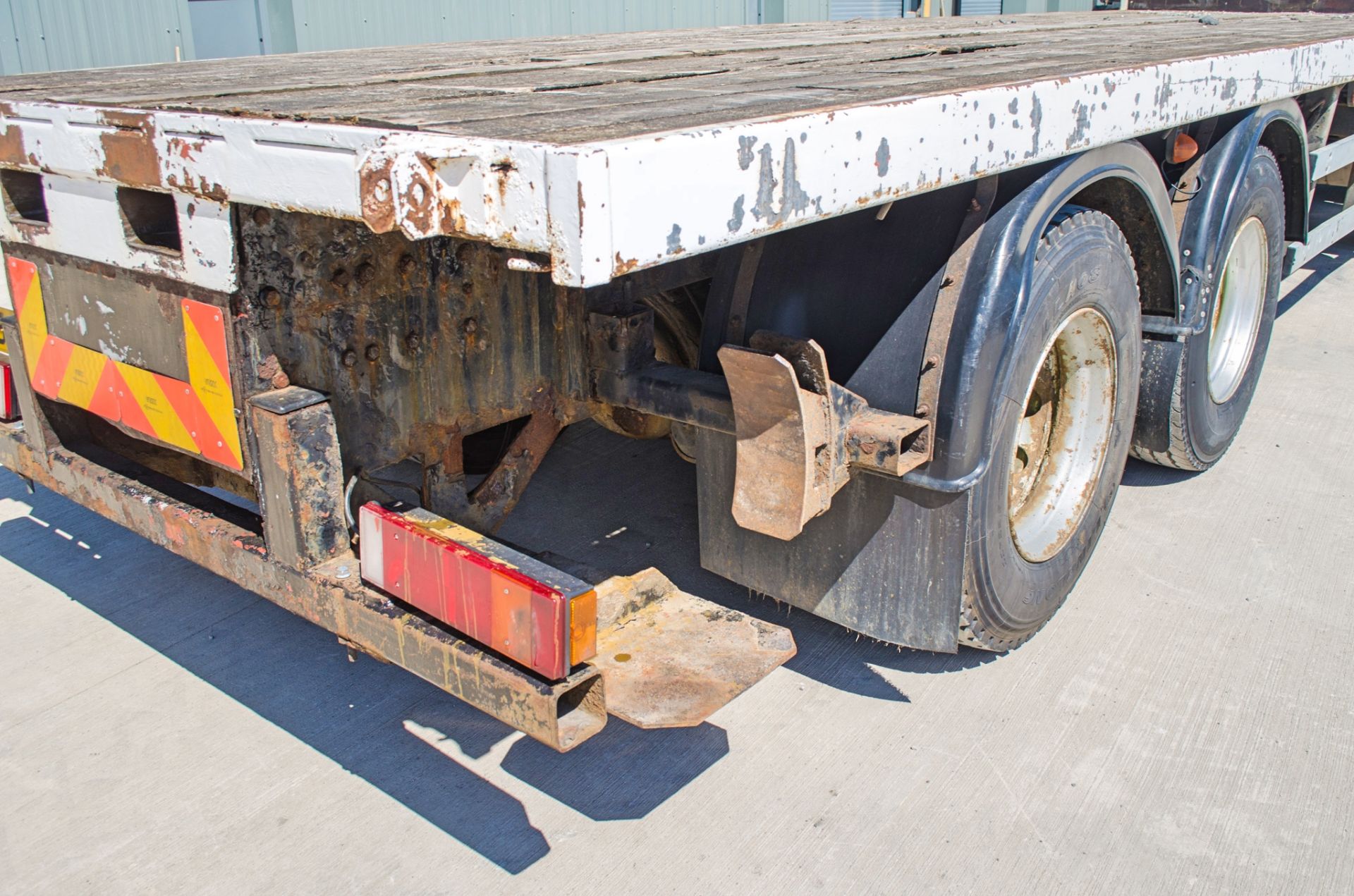 Foden 385 32 tonne 8 wheel flat bed lorry Registration Number: MX55 AOB Date of registration: 02/ - Image 14 of 17
