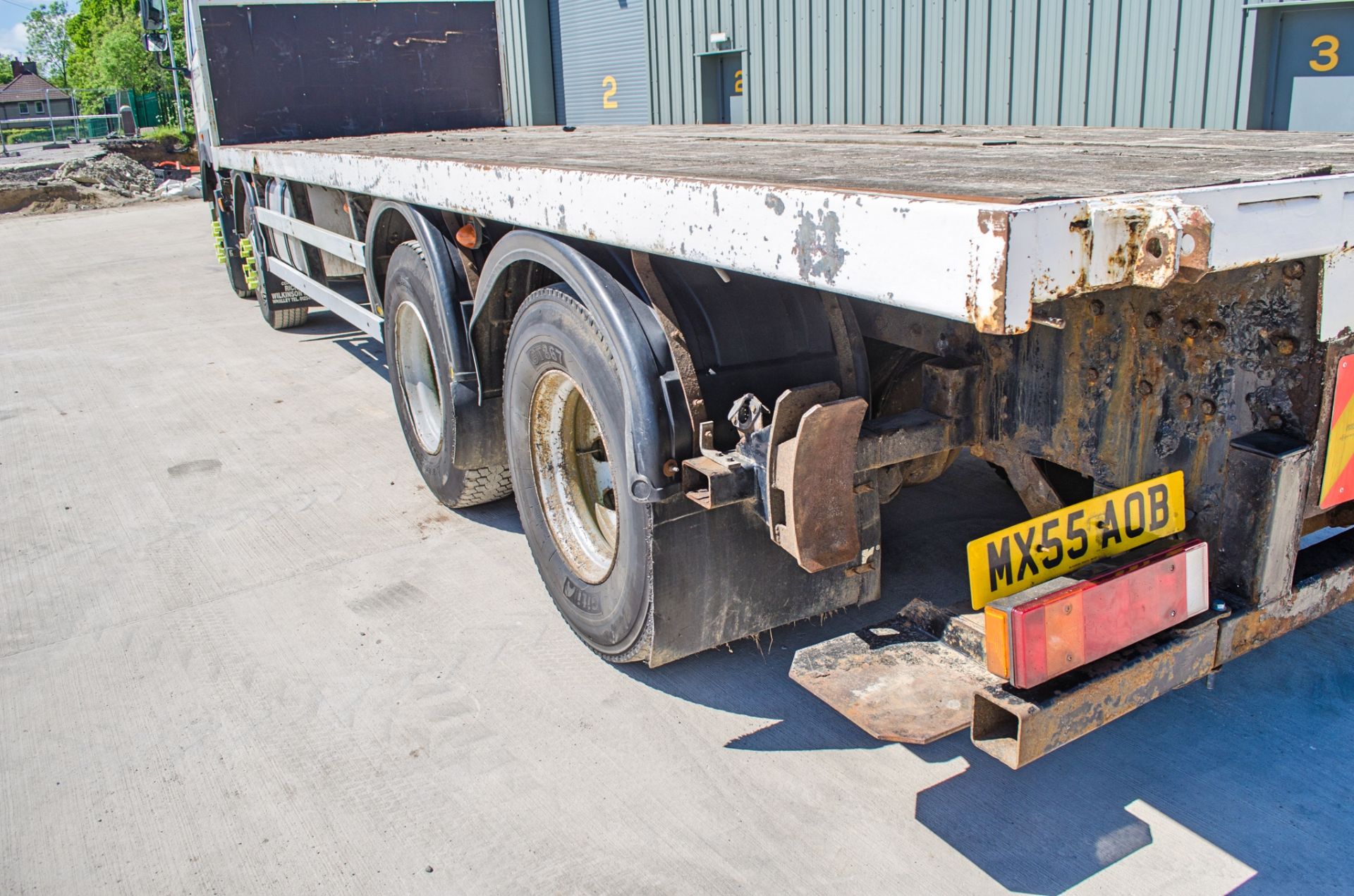 Foden 385 32 tonne 8 wheel flat bed lorry Registration Number: MX55 AOB Date of registration: 02/ - Image 11 of 17
