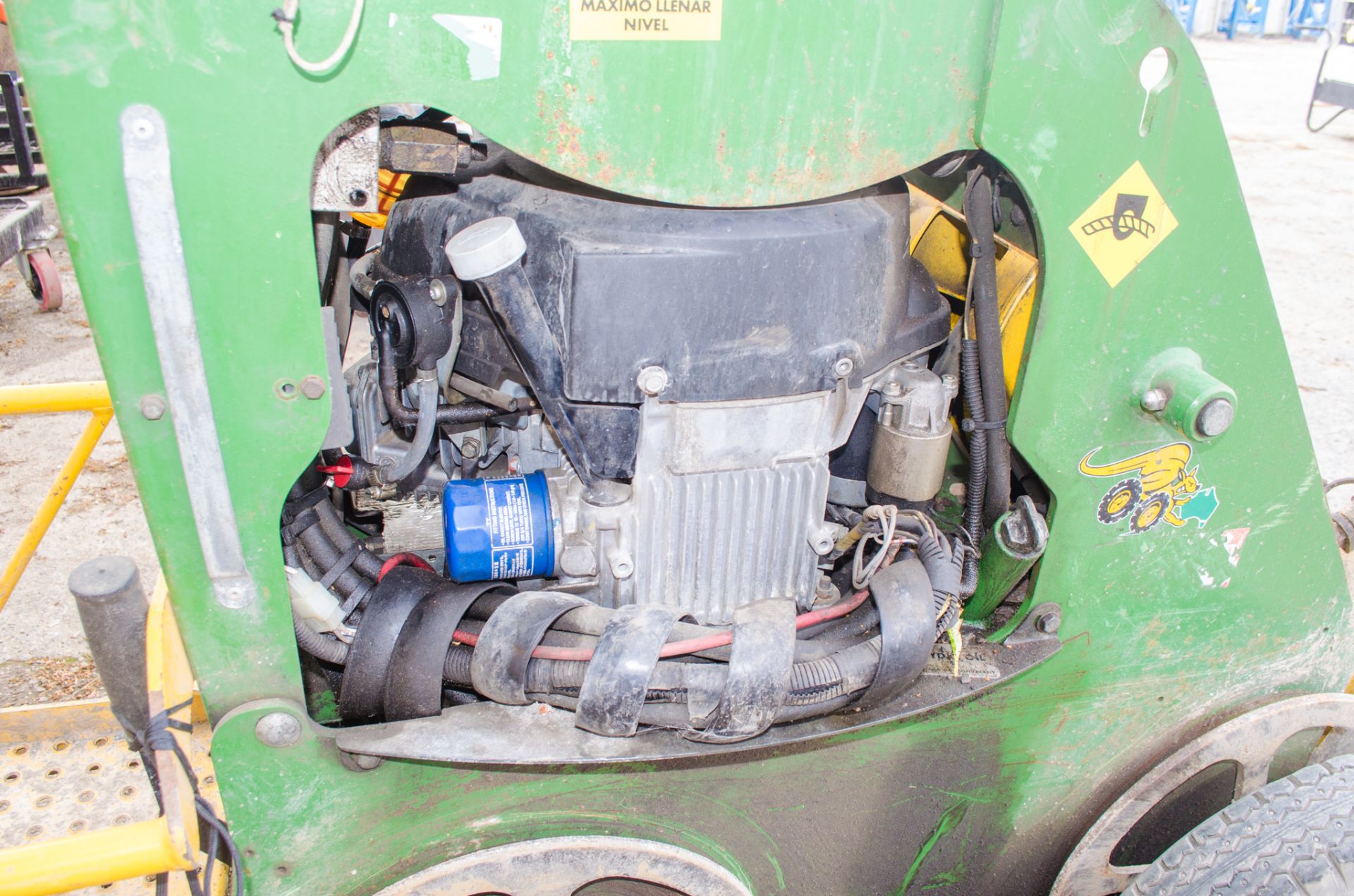 Kanga TK216 pedestrian operated petrol driven skid steer loader c/w rubber tracks, bucket, levelling - Image 11 of 15