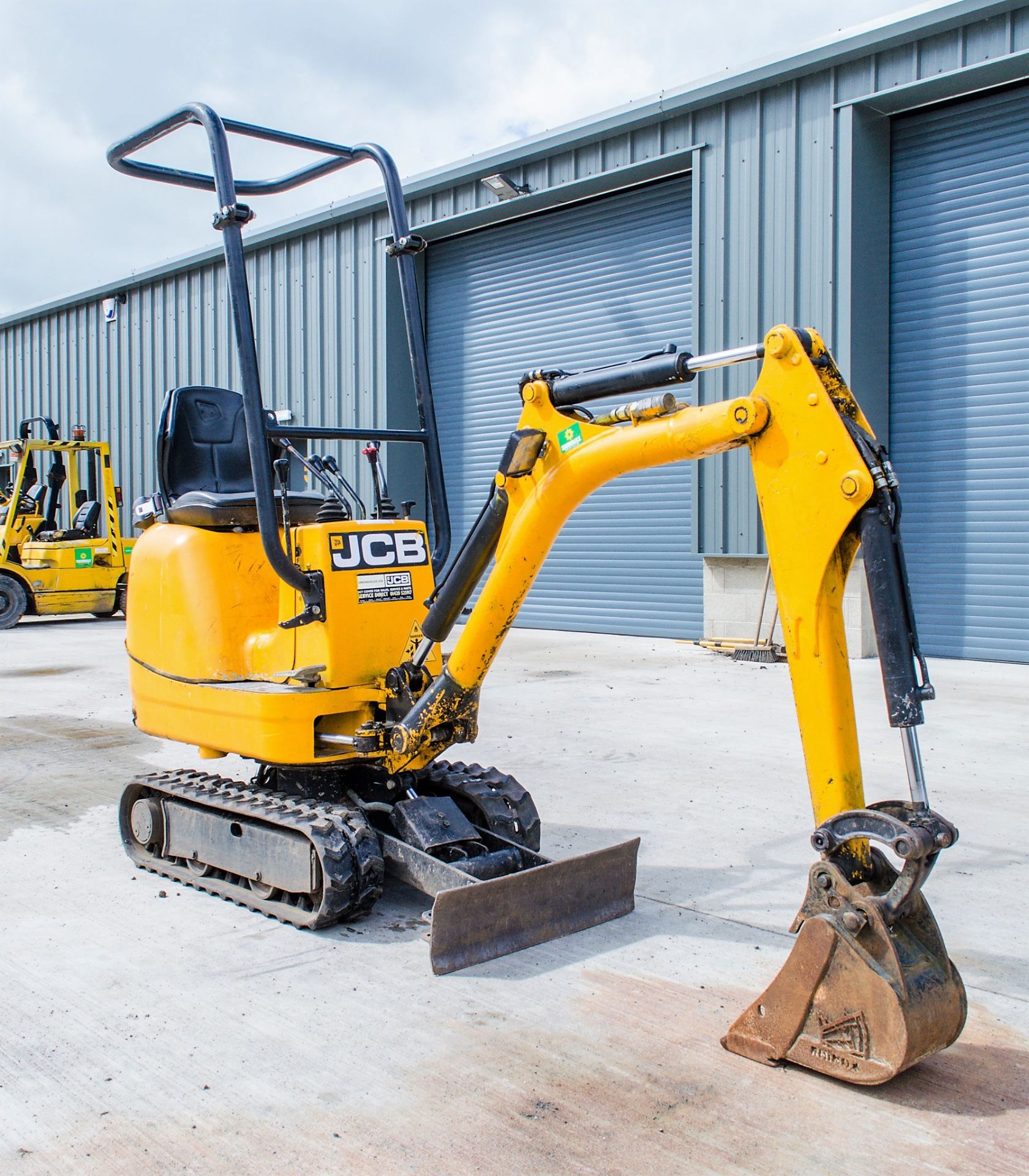 JCB 8008 0.8 tonne rubber tracked micro excavator Year: 2014 S/N: 2410611 Recorded Hours: 1309 - Image 2 of 18