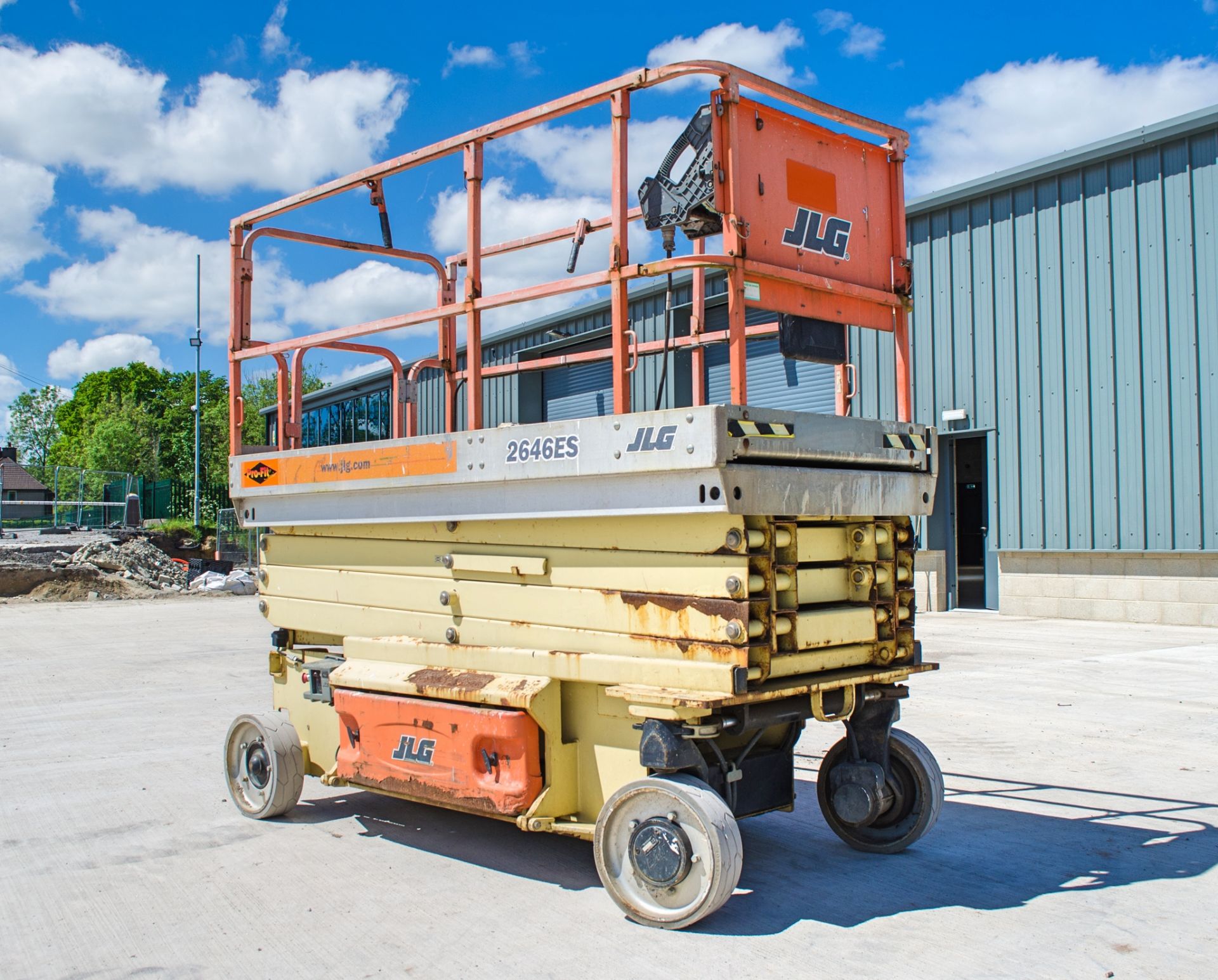 JLG 2646 ES battery electric scissor lift Year: 2007 S/N: 13179 Recorded Hours: 224 SHC - Image 2 of 8